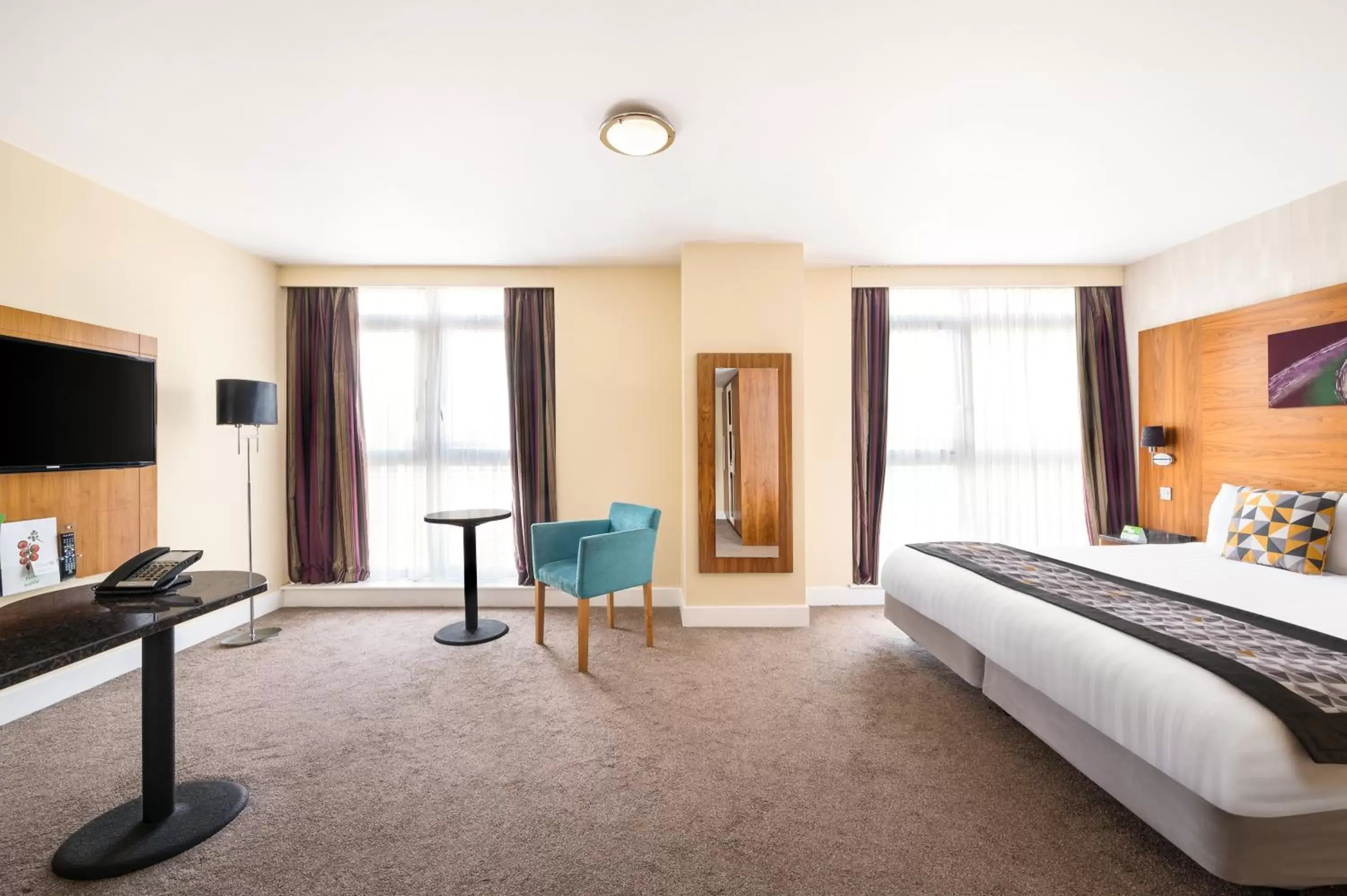 Bedroom, Seating Area in Holiday Inn Birmingham City, an IHG Hotel