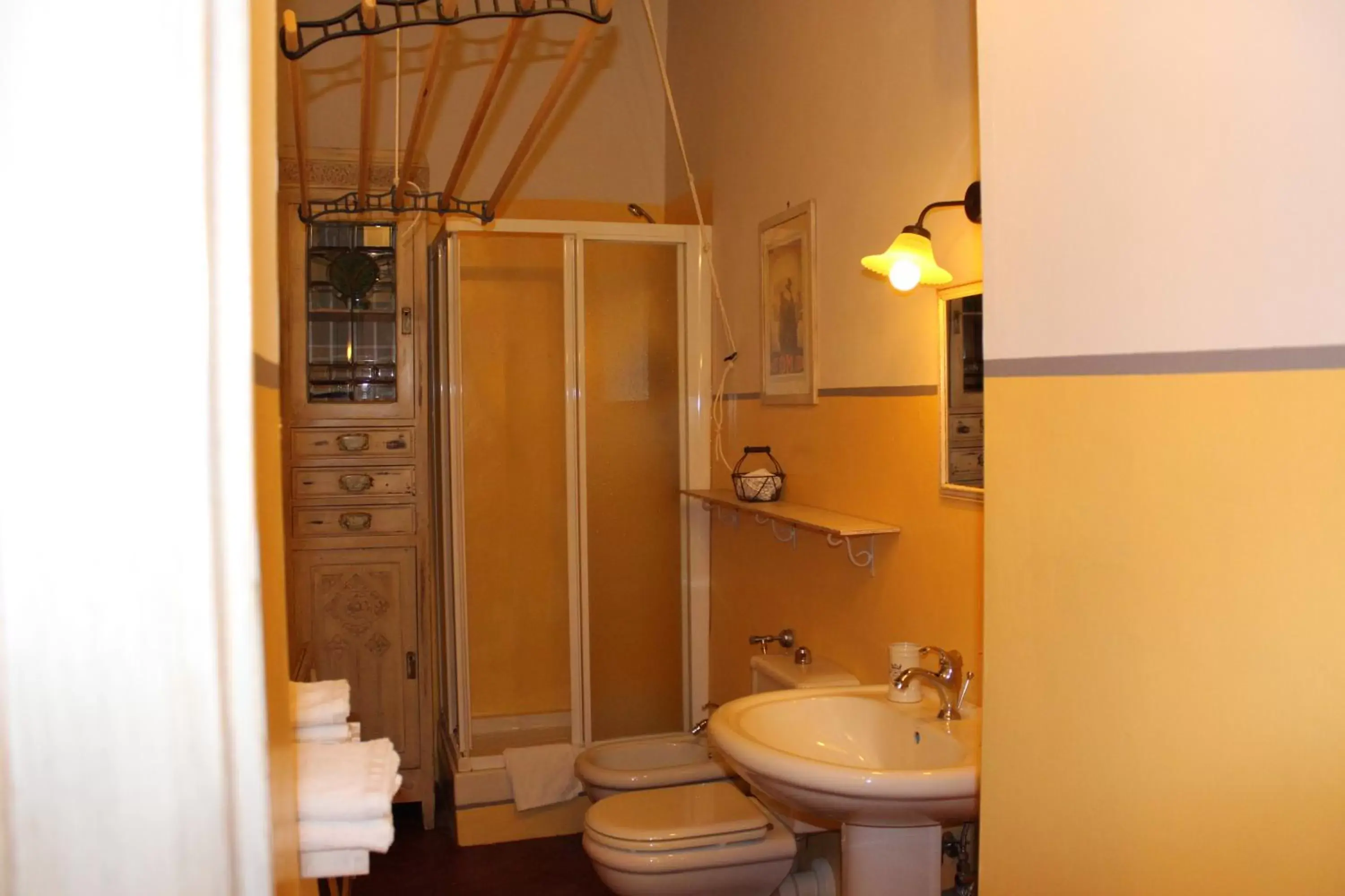 Shower, Bathroom in Le Terrazze Del Chianti