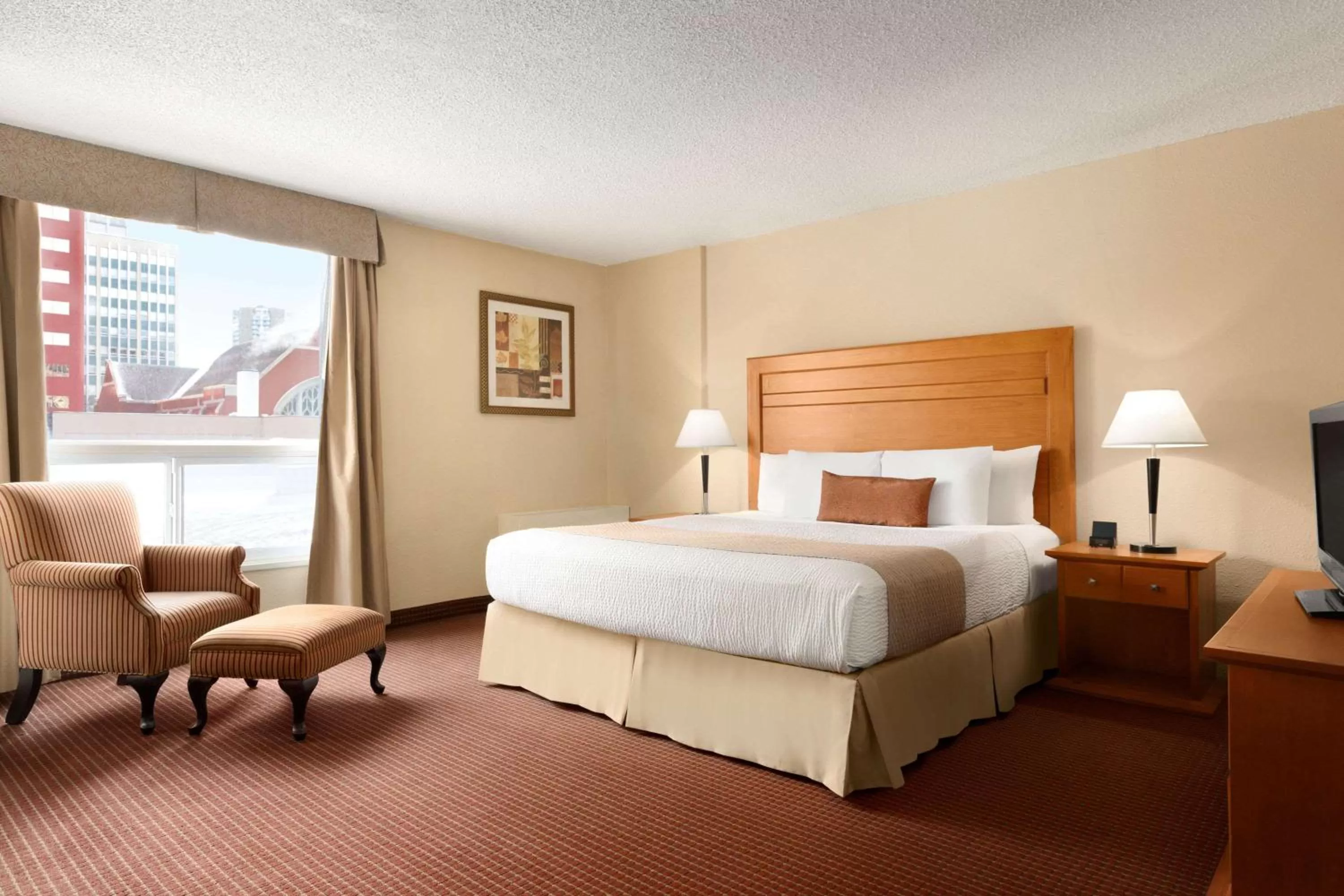 Photo of the whole room, Bed in Days Inn by Wyndham Edmonton Downtown