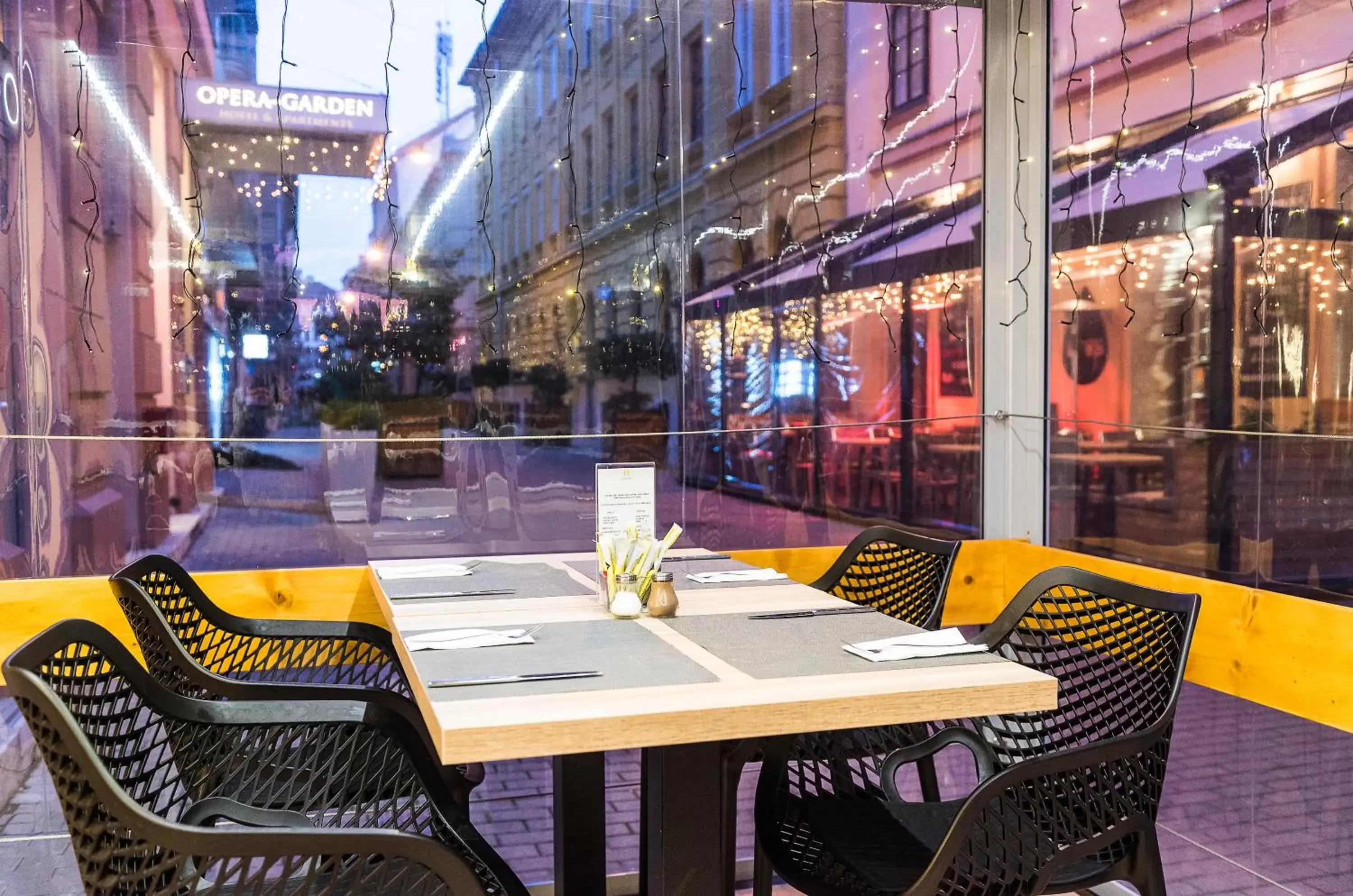 Restaurant/places to eat in Opera Garden Hotel & Apartments Restaurant/places to eat in Opera Garden Hotel & Apartments