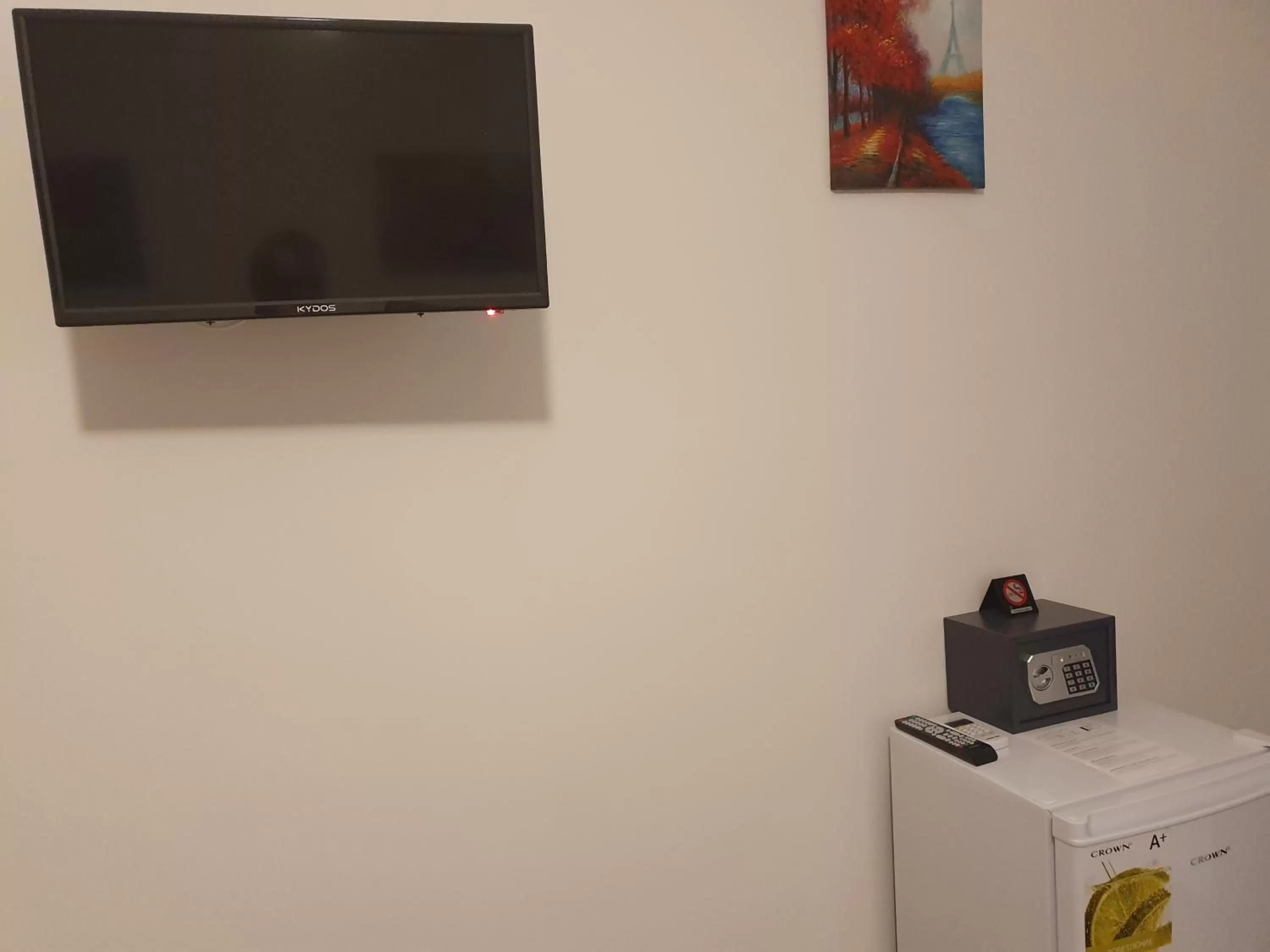 TV and multimedia, TV/Entertainment Center in Athens center rooms