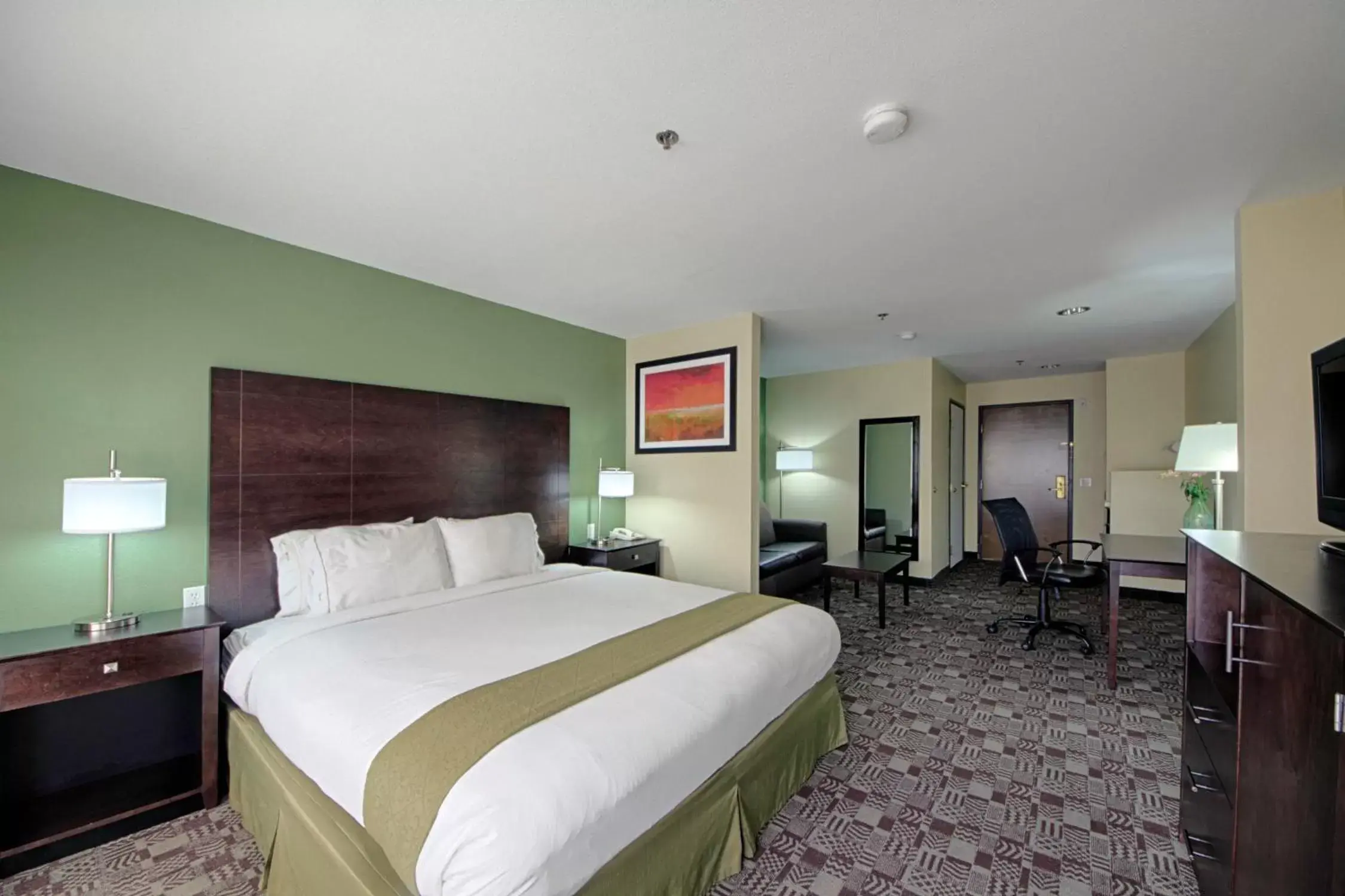 Photo of the whole room in Holiday Inn Express Hotel & Suites Solana Beach-Del Mar, an IHG Hotel