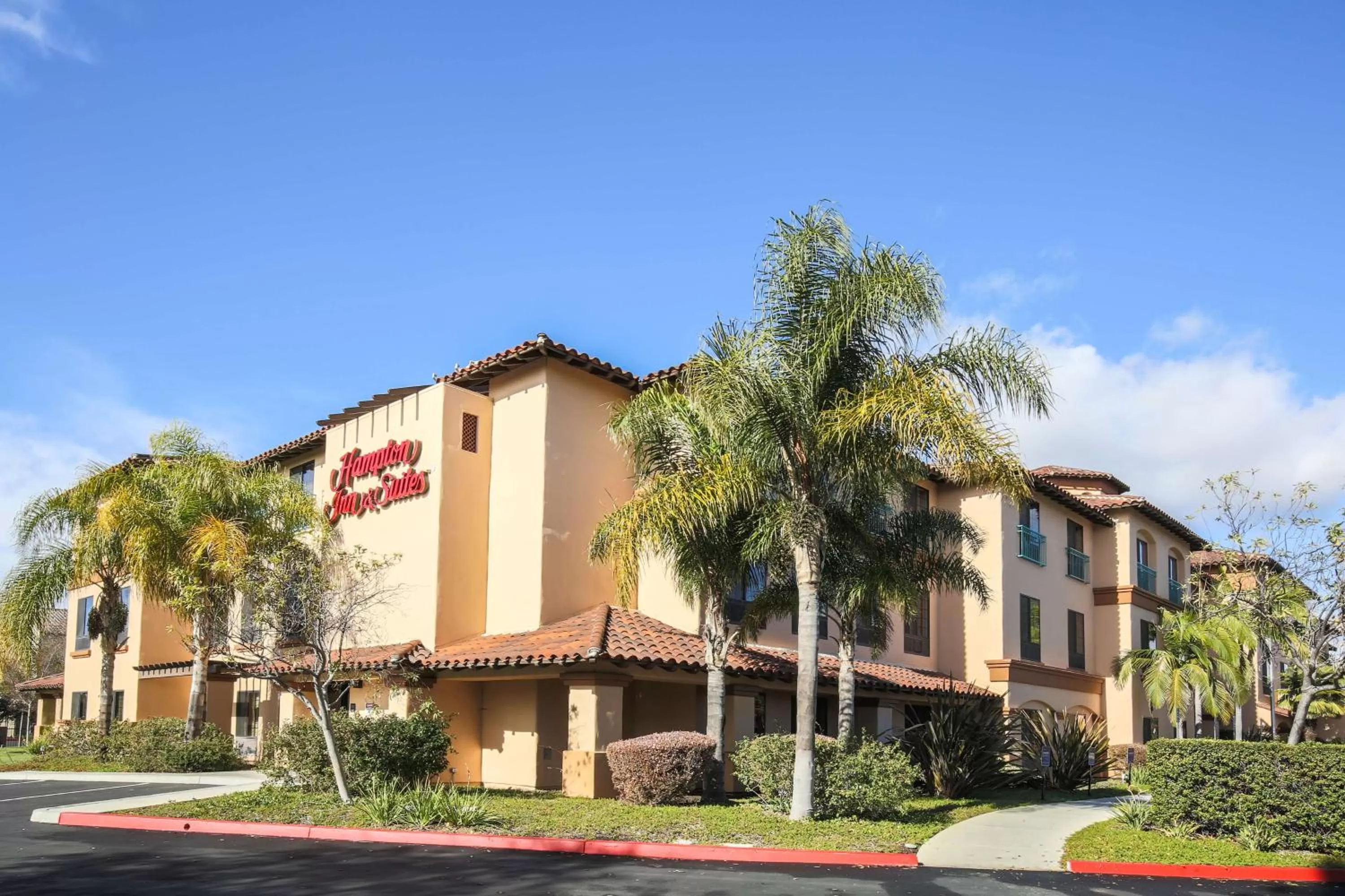 Property building in Hampton Inn & Suites Camarillo