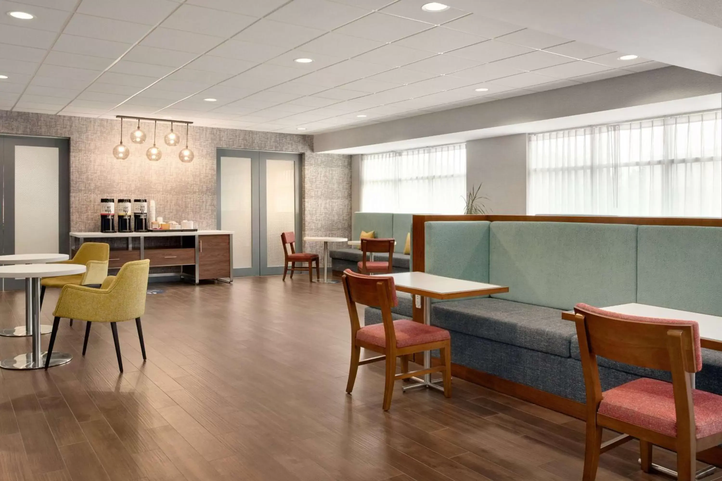 Lobby or reception, Restaurant/Places to Eat in Hampton Inn St. Louis-Columbia