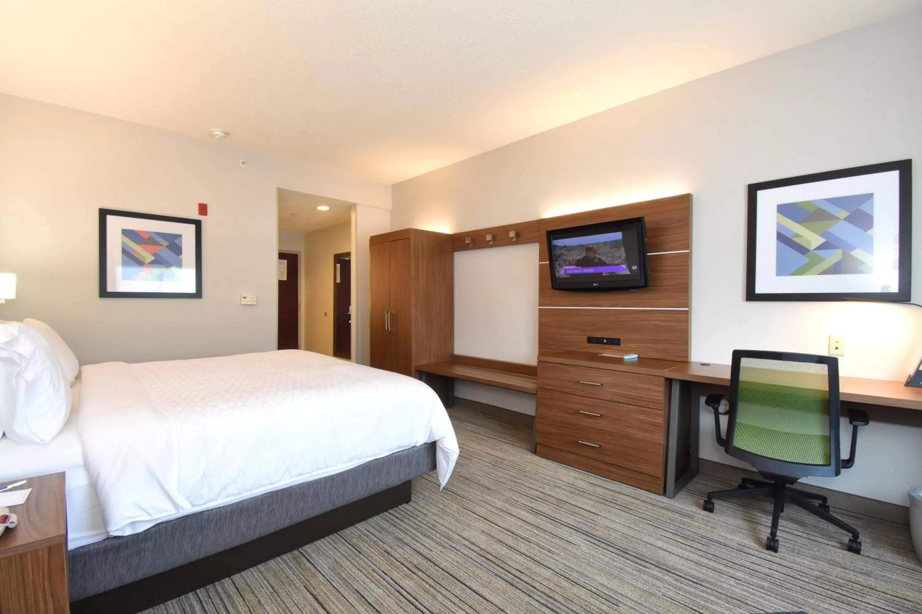 Photo of the whole room, Bed in Holiday Inn Express & Suites Southern Pines-Pinehurst Area by IHG