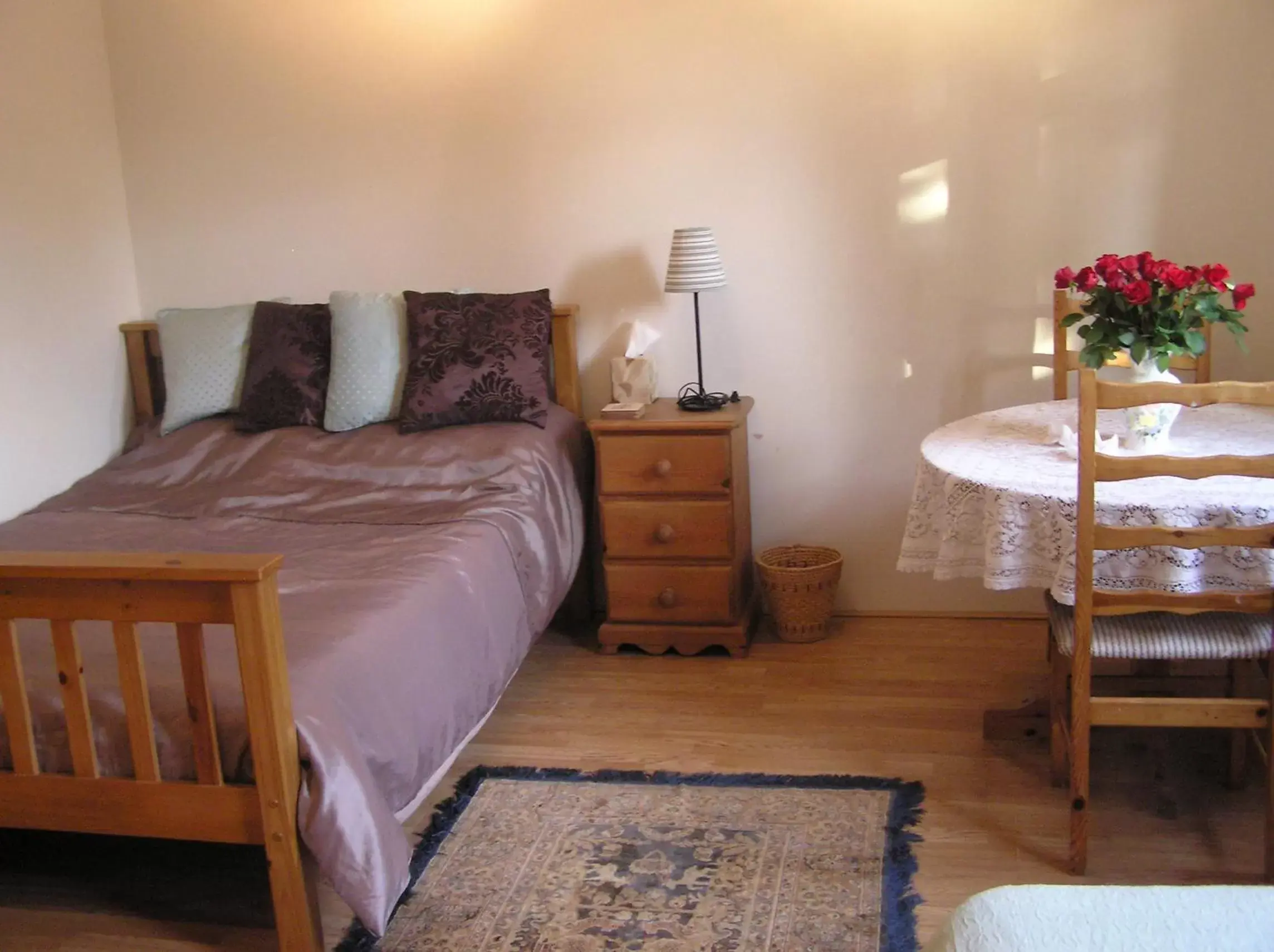 Photo of the whole room, Bed in Chimneys B & B