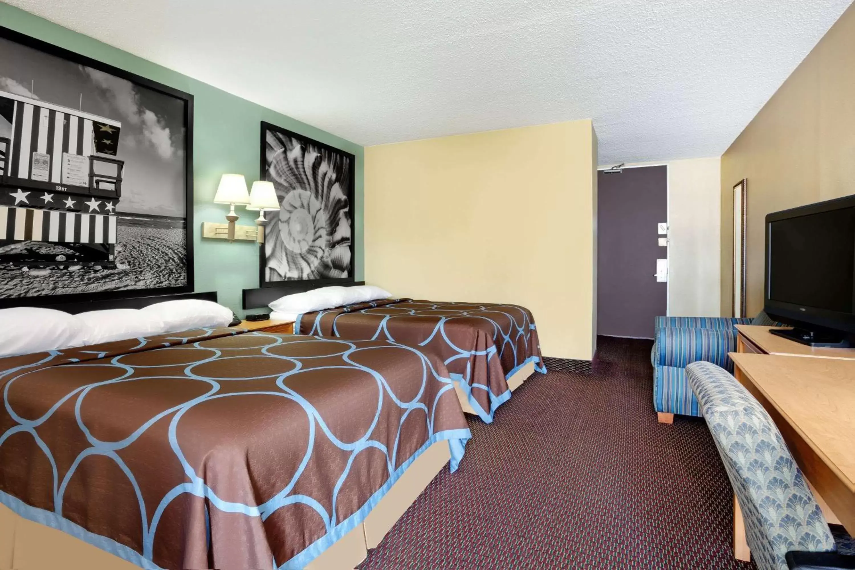 Photo of the whole room, Bed in Super 8 by Wyndham St. Augustine