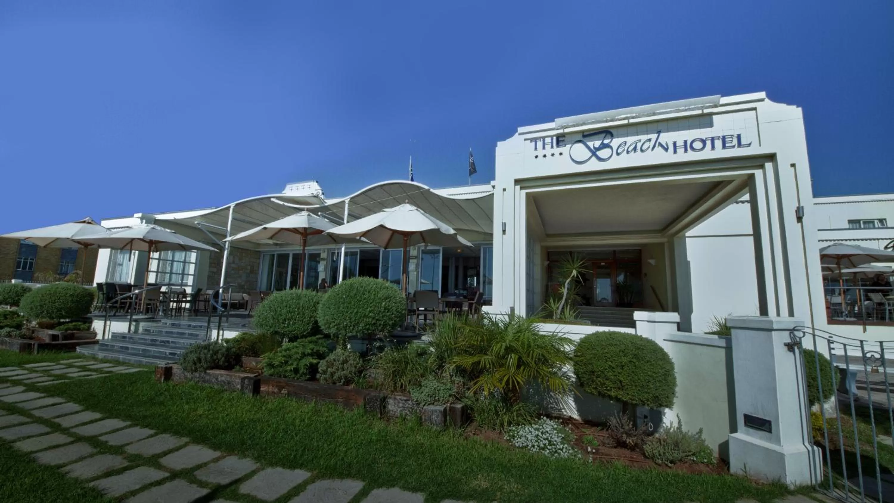 Facade/entrance in The Beach Hotel