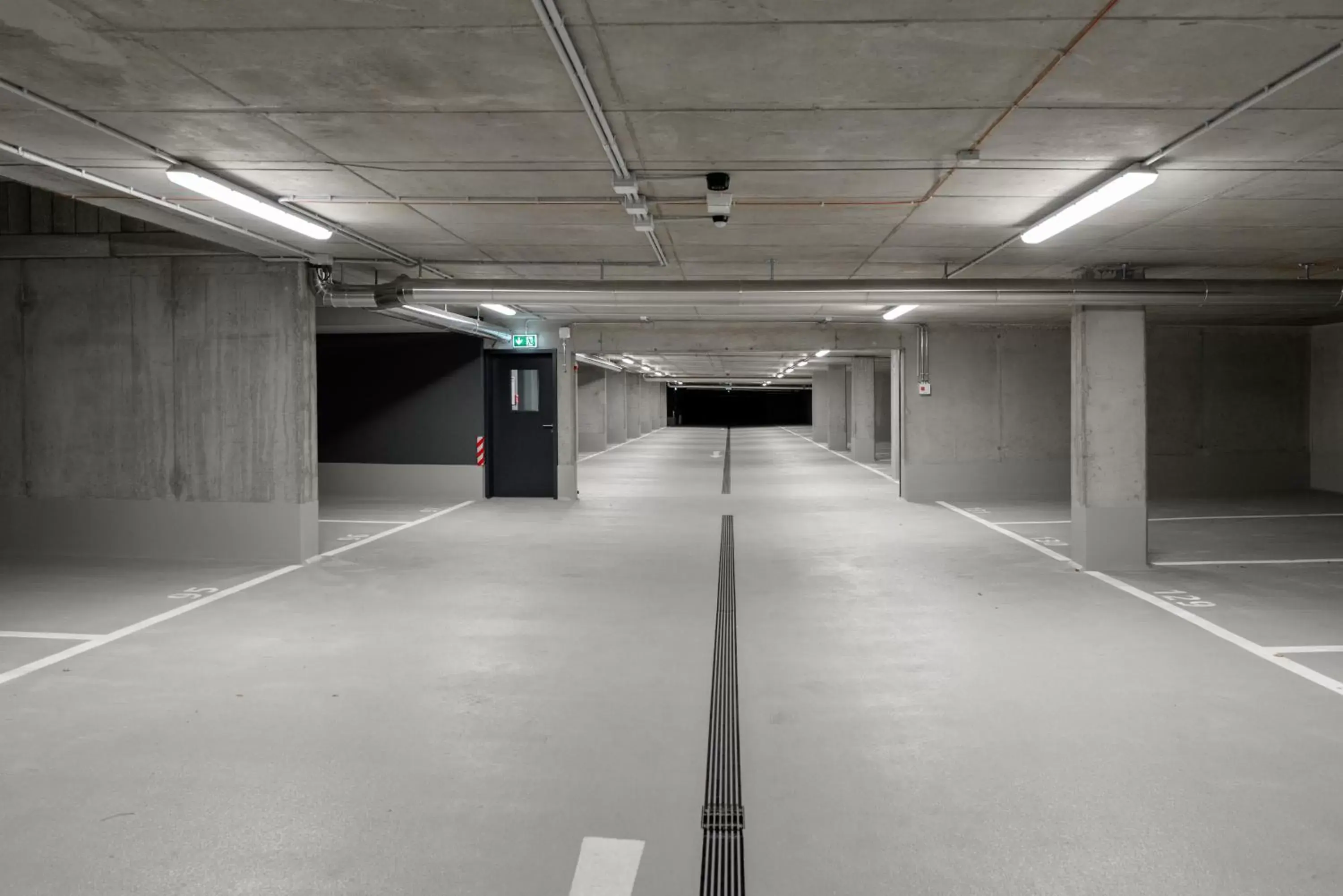 Property building in FreshSuites & Bar Property building in FreshSuites & Bar