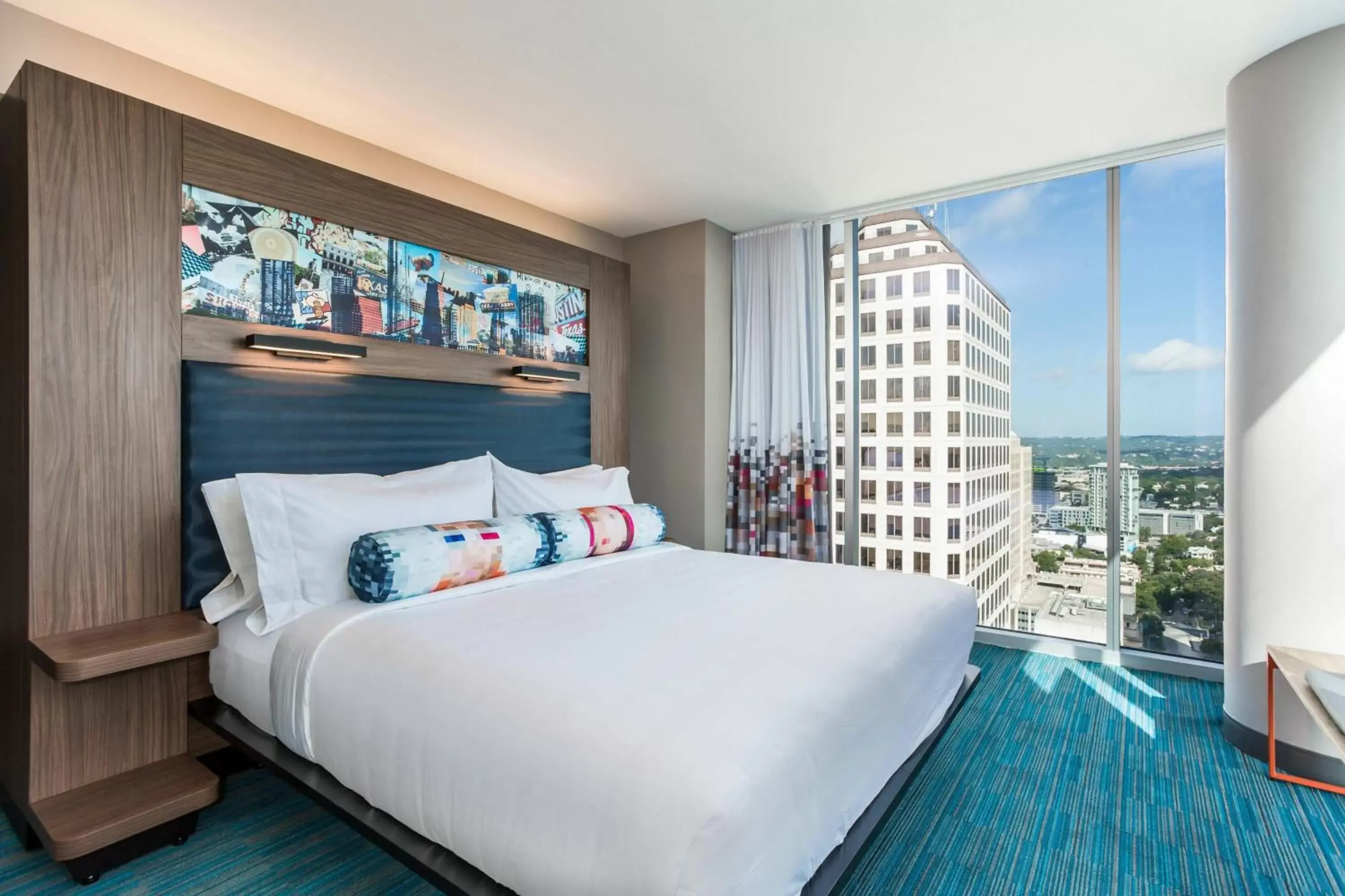 Photo of the whole room, Bed in Aloft Austin Downtown