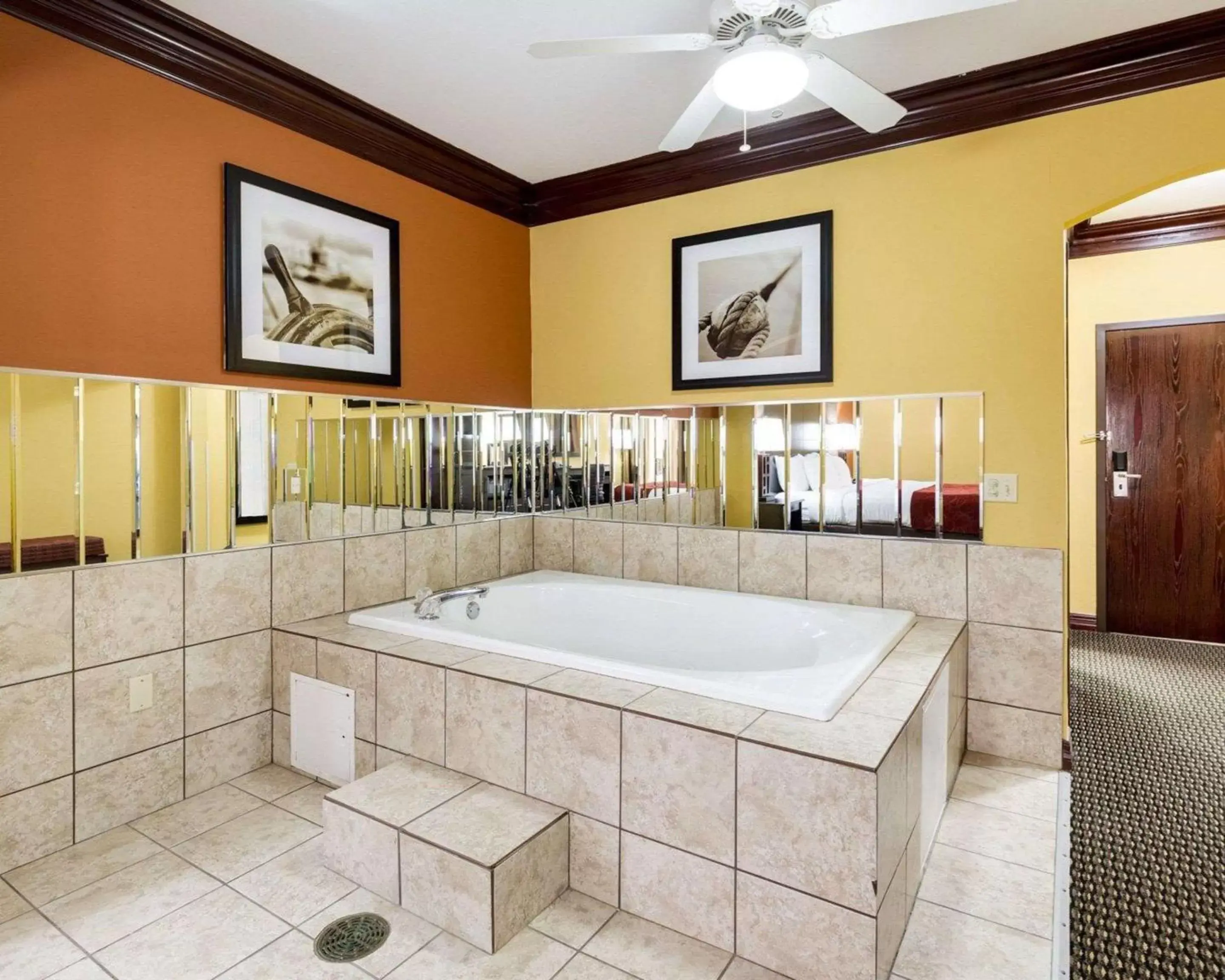 Photo of the whole room, Bathroom in Comfort Suites Lake Jackson Clute