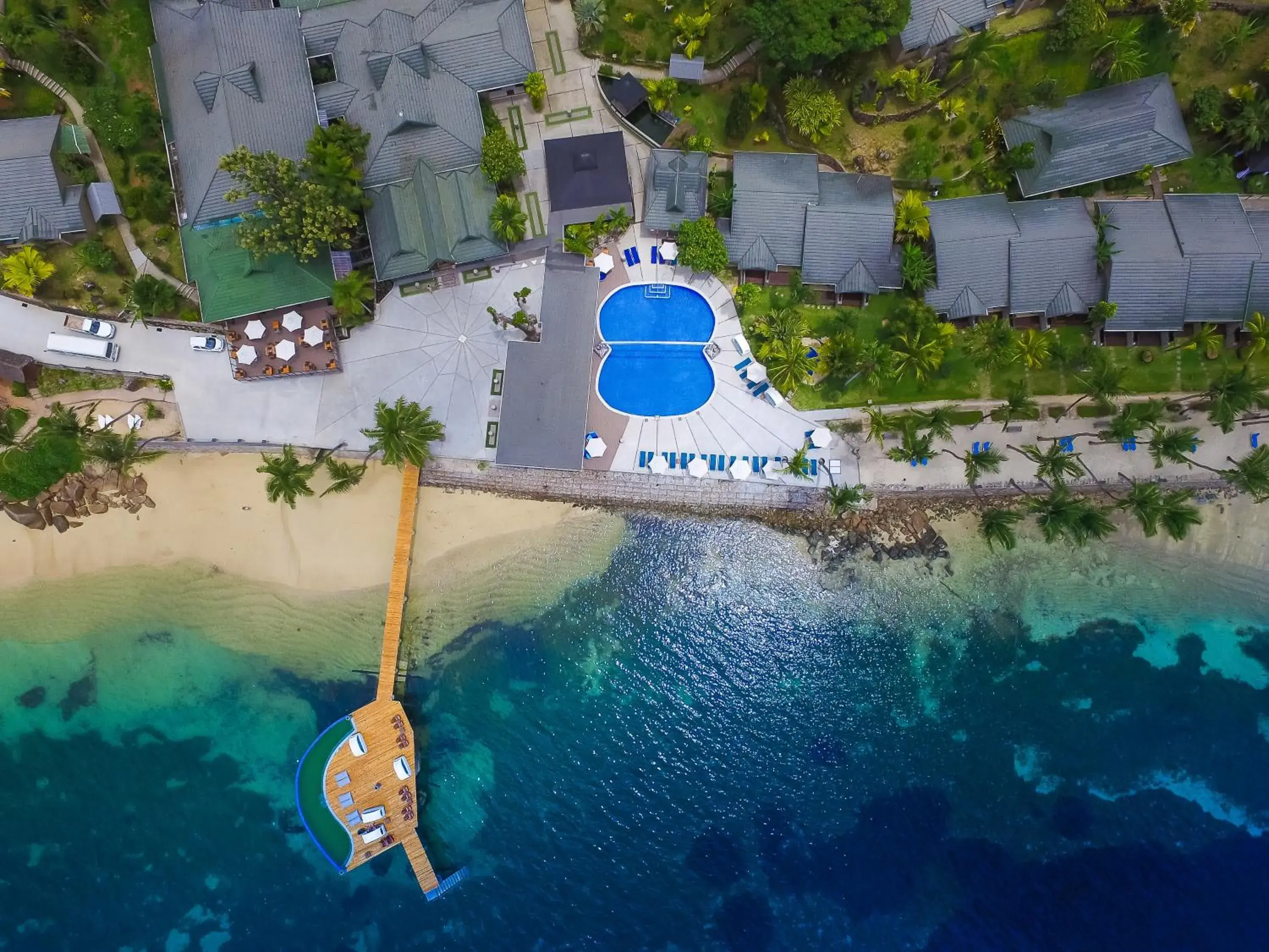 Swimming pool, Bird's-eye View in Coco de Mer and Black Parrot Suites