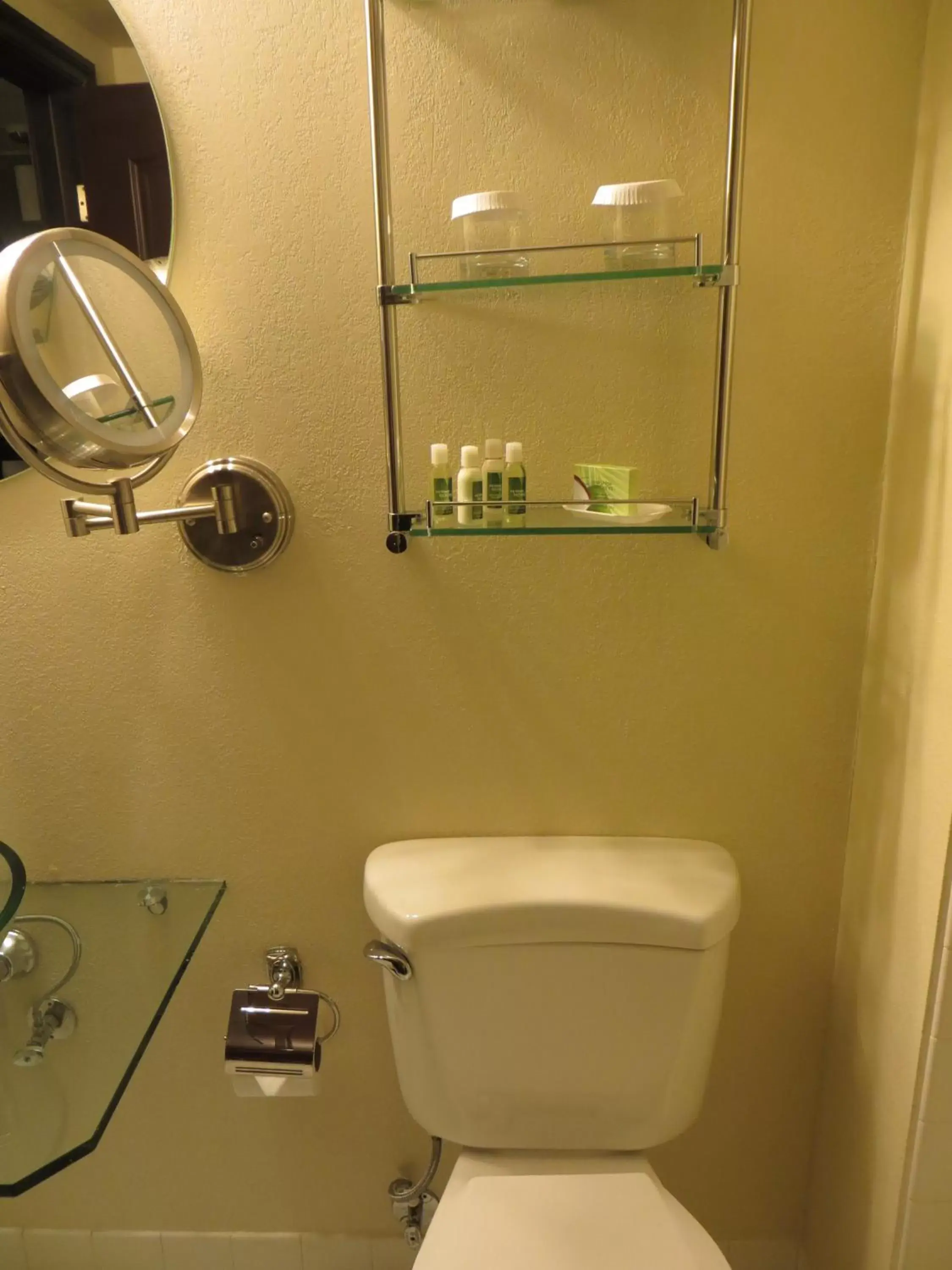 Bathroom in Mark Twain Hotel