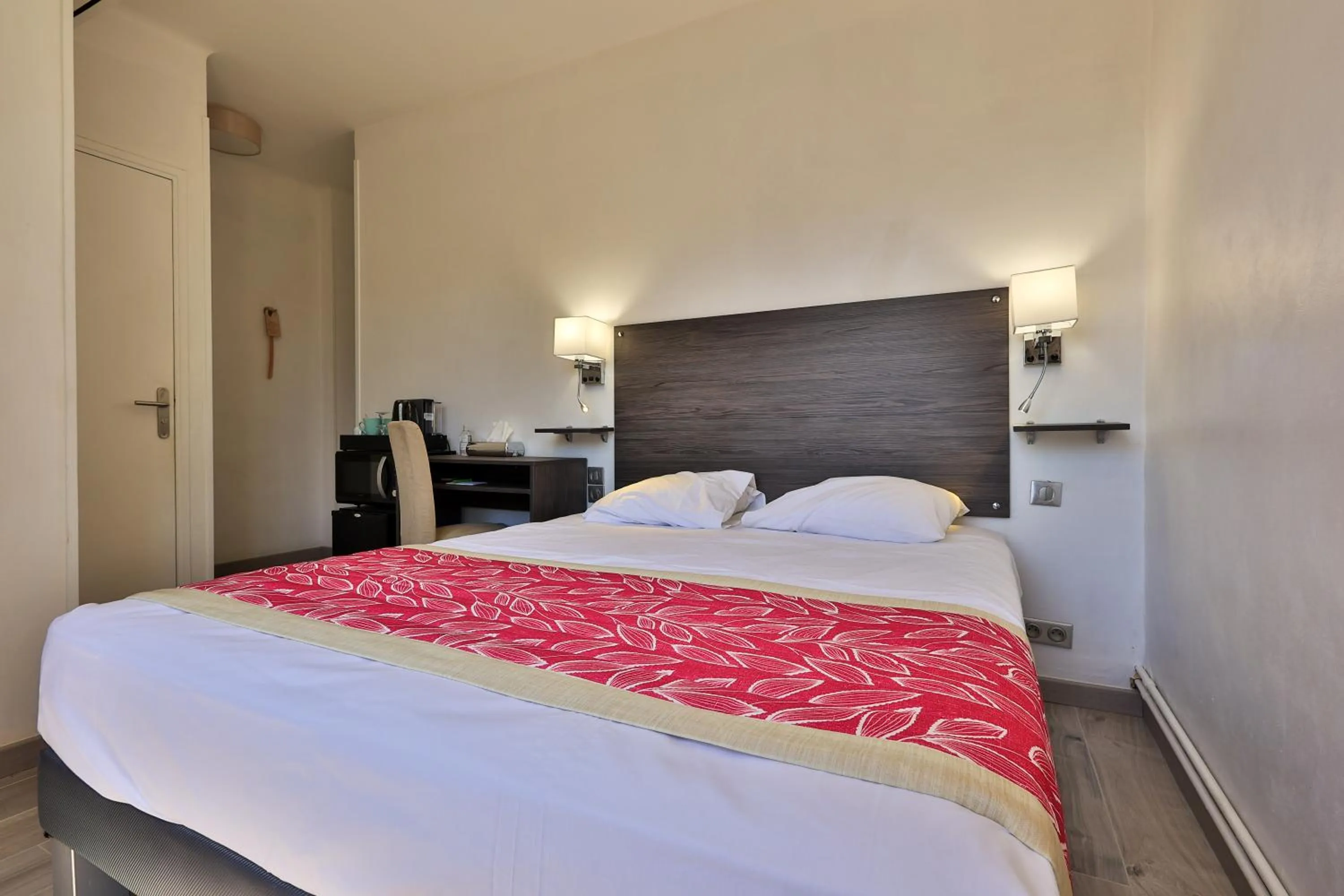 Bedroom in Hotel Cayrons Vence & St Paul de Vence