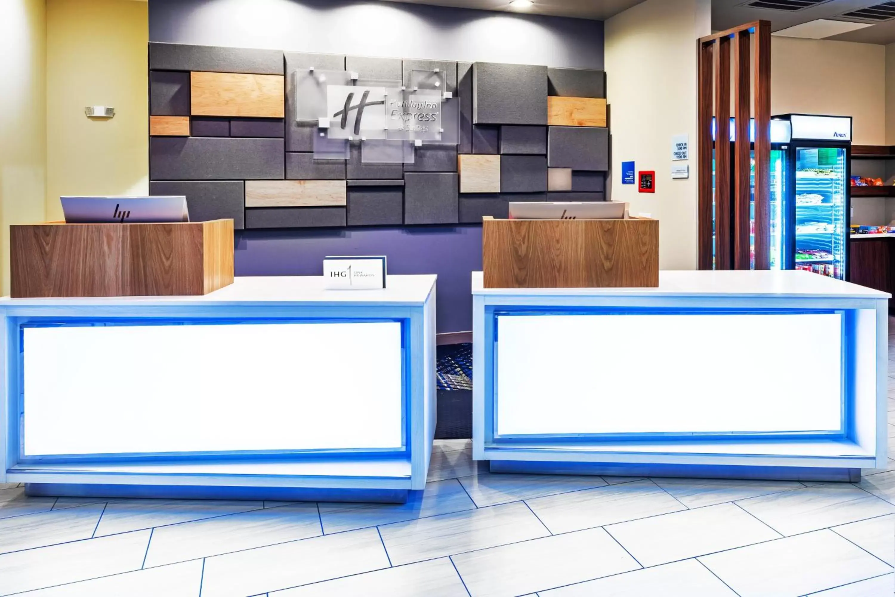 Property building in Holiday Inn Express & Suites - Houston - Downtown North by IHG Property building in Holiday Inn Express & Suites - Houston - Downtown North by IHG