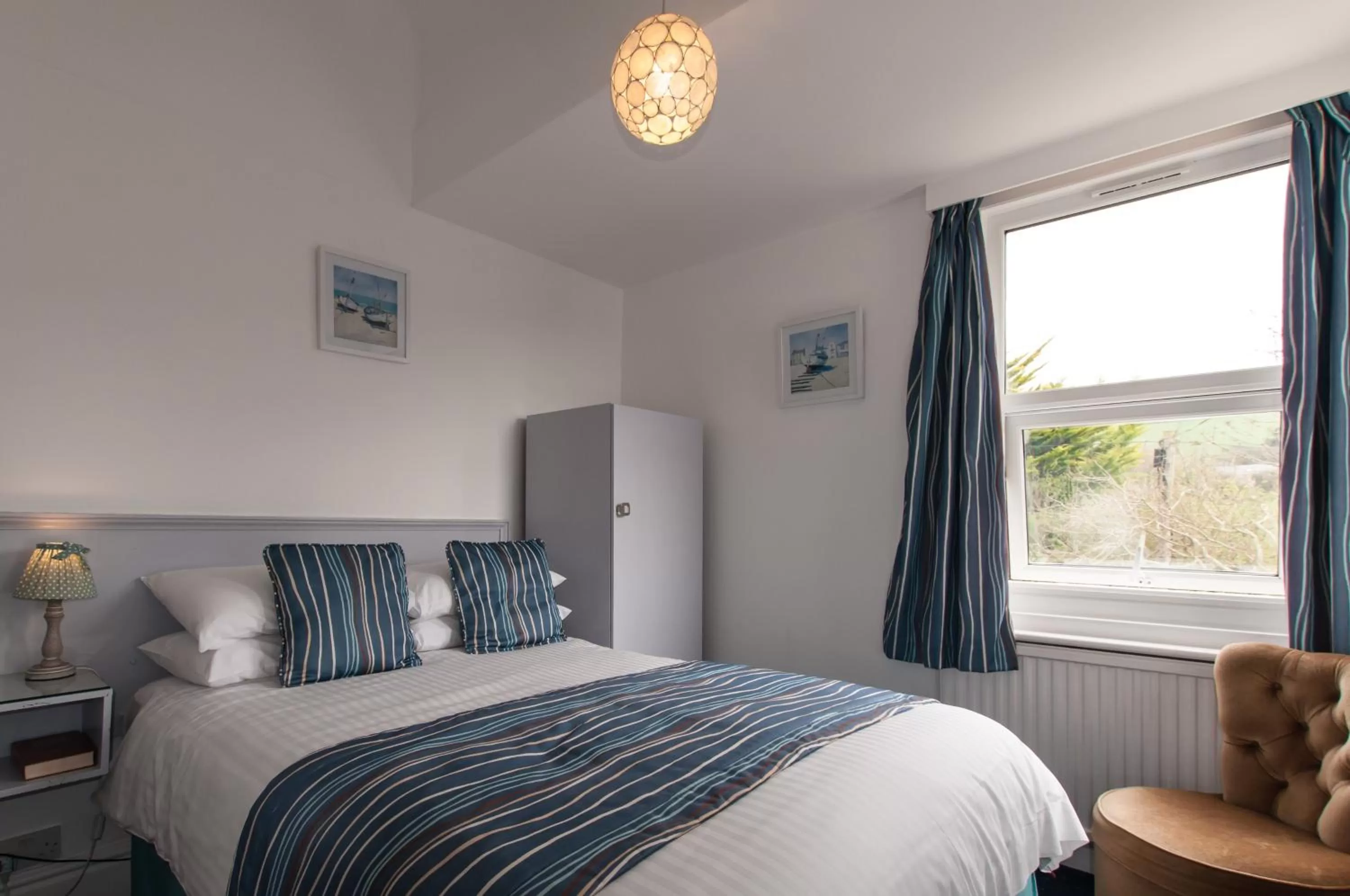 Street view, Bed in Eype's Mouth Country Hotel