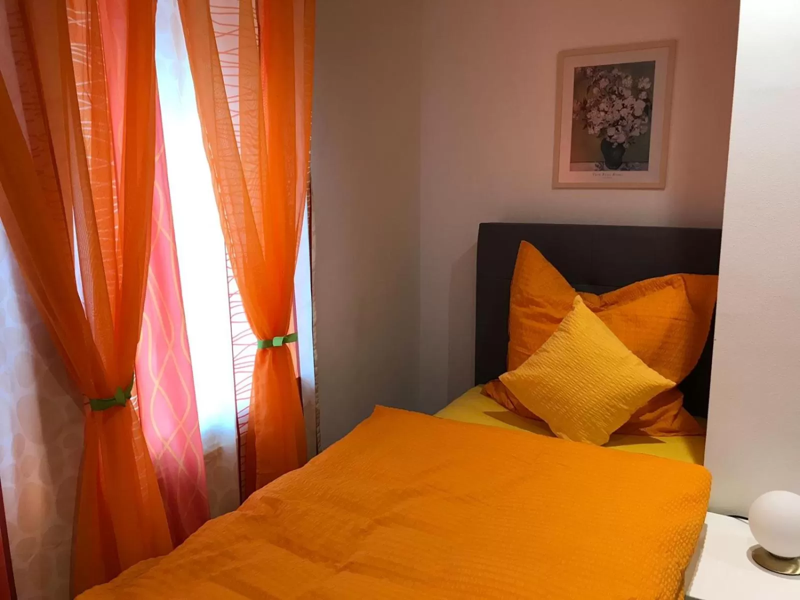 Bed in Gästehaus Sarker