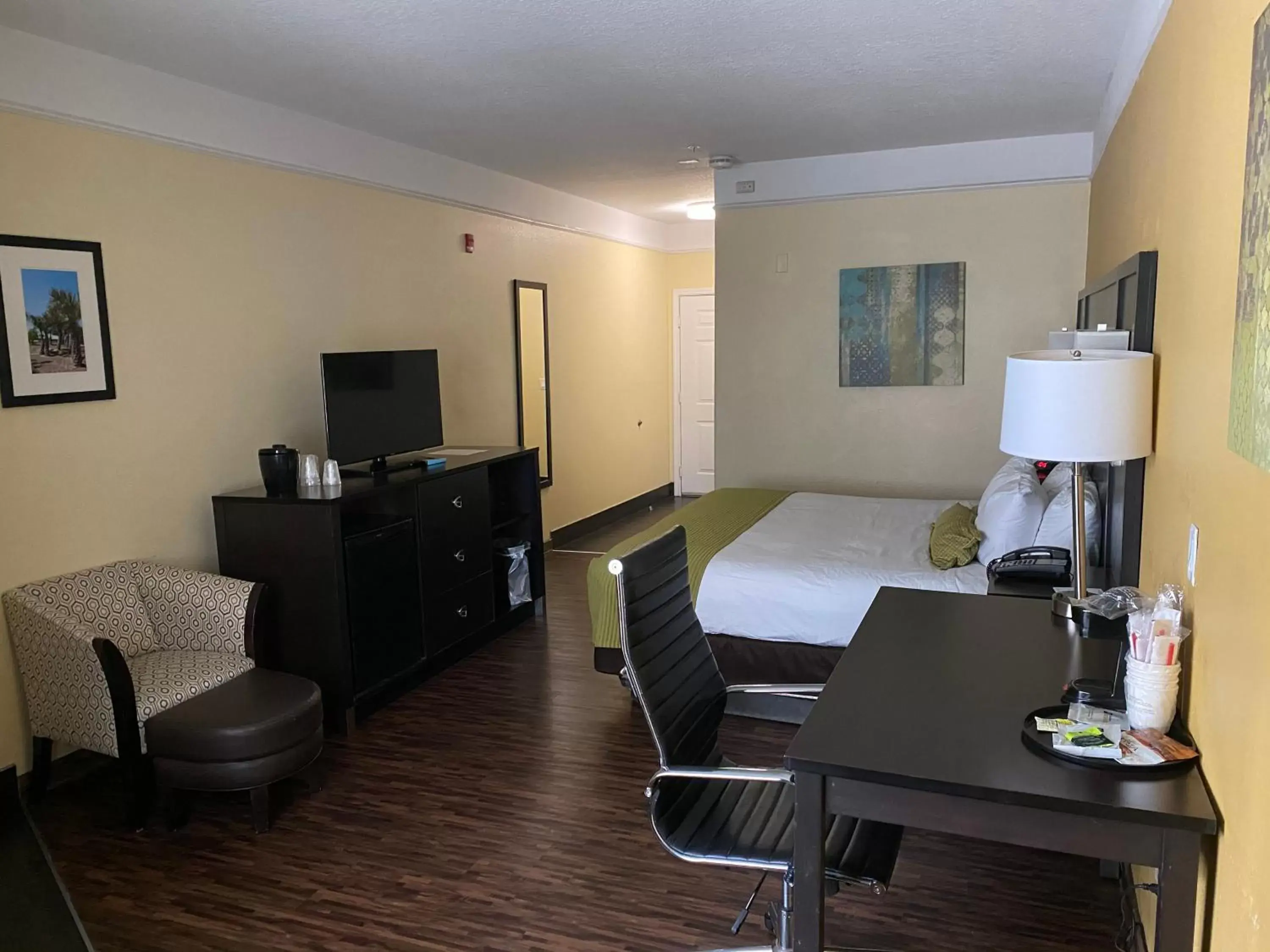 Photo of the whole room, Seating Area in Galveston Beach Hotel