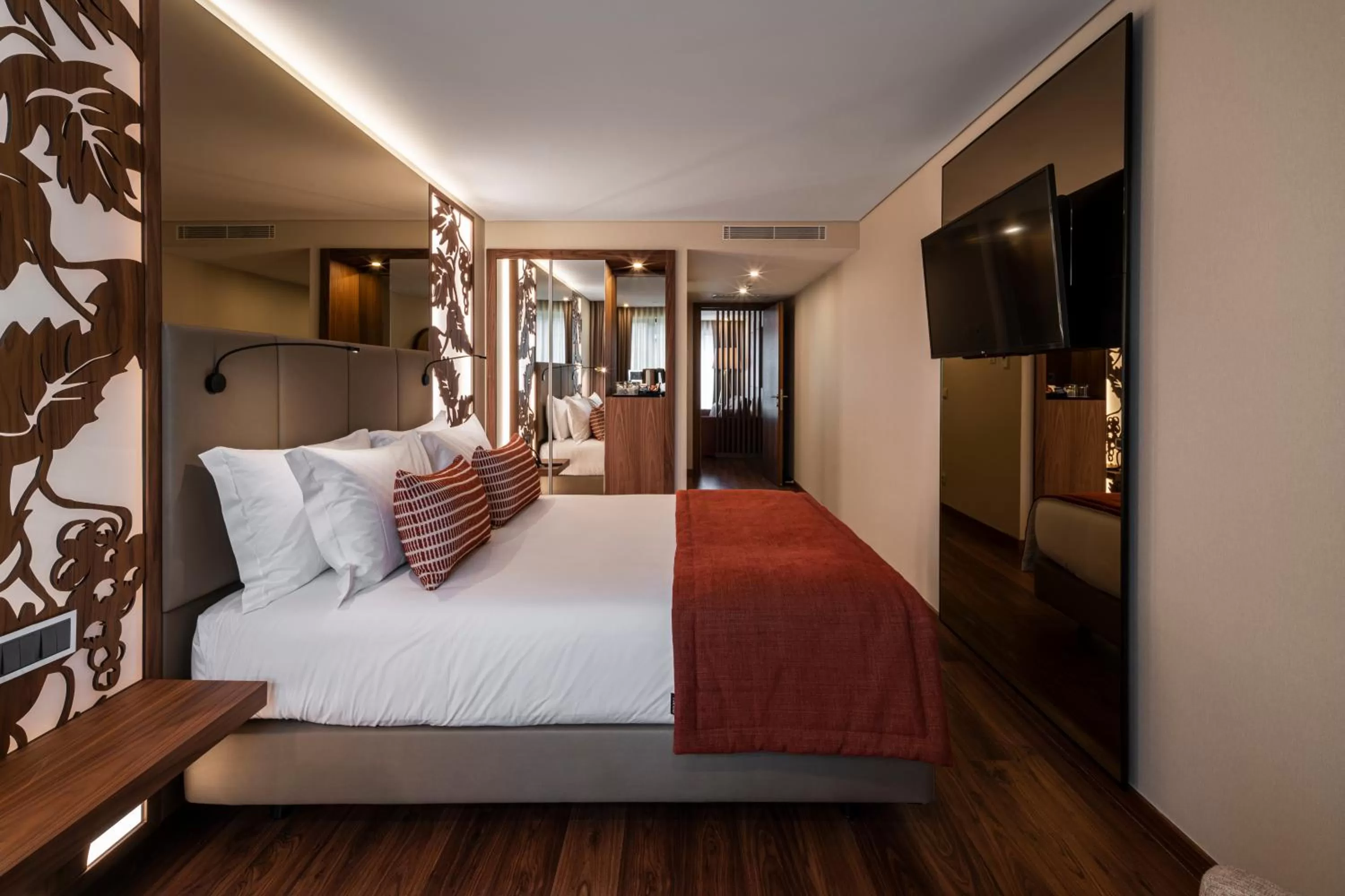 Bedroom, Bed in TURIM Oporto Hotel