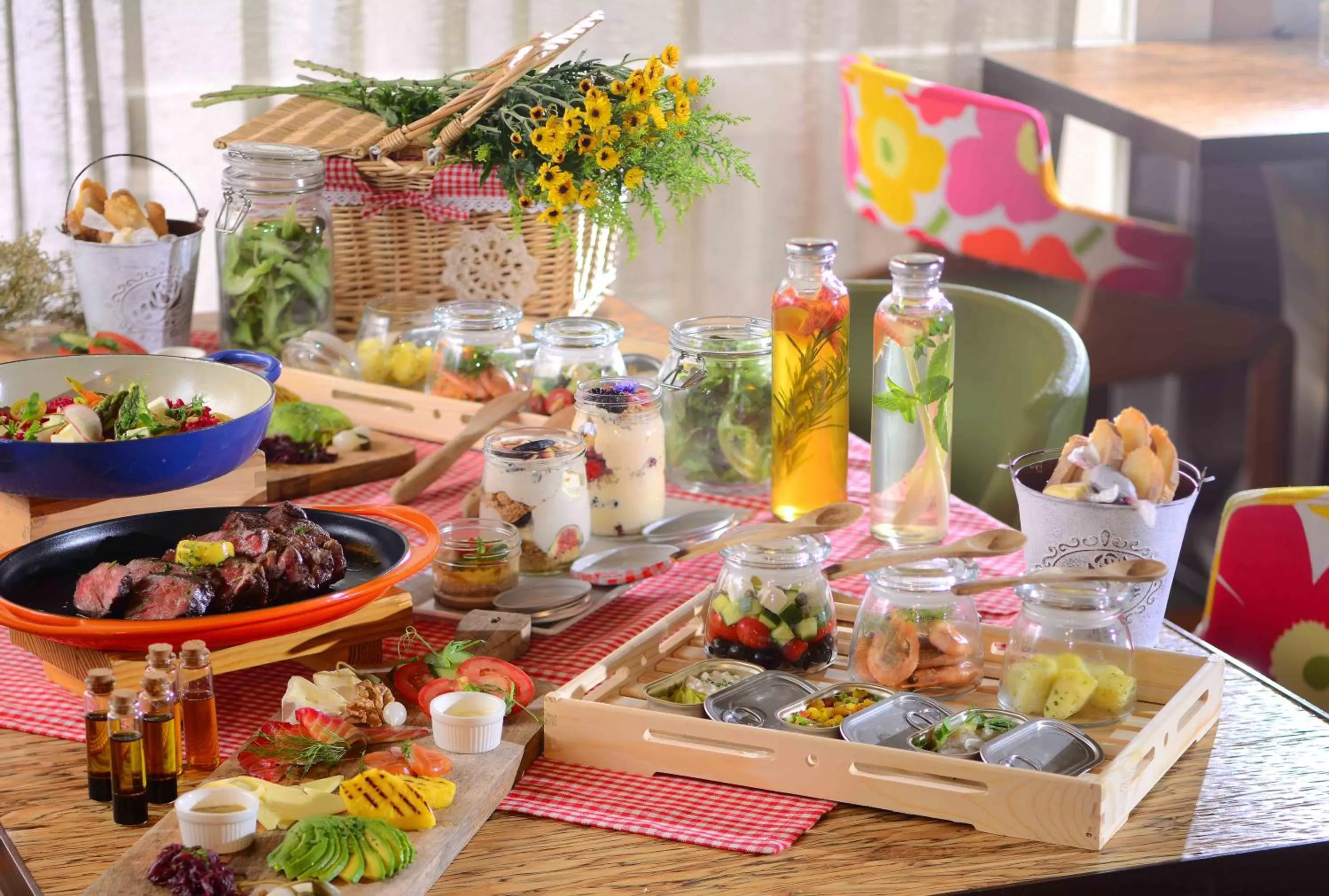 Restaurant/places to eat in The Luxe Manor