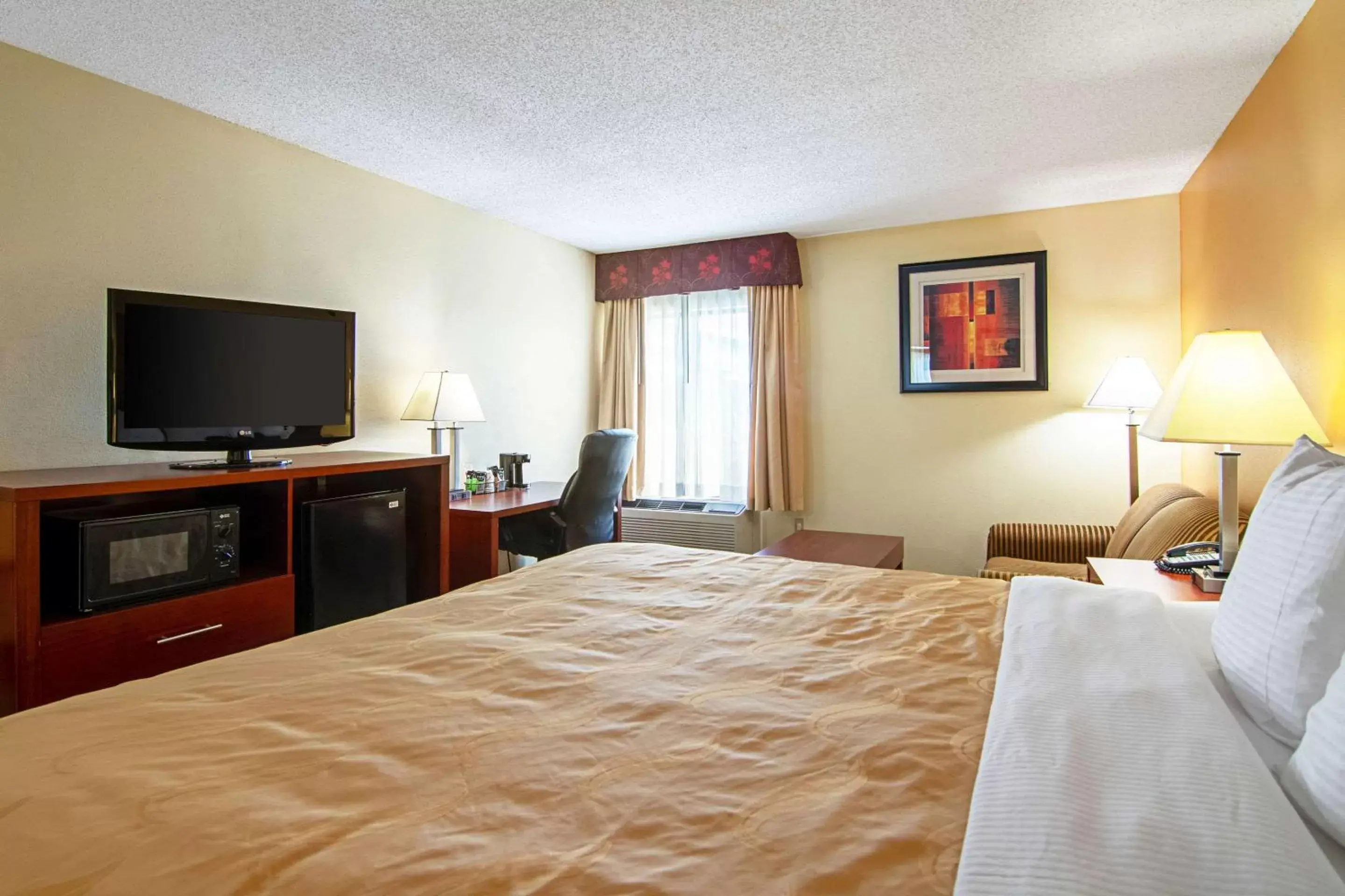 Photo of the whole room, Bed in Quality Inn Richburg