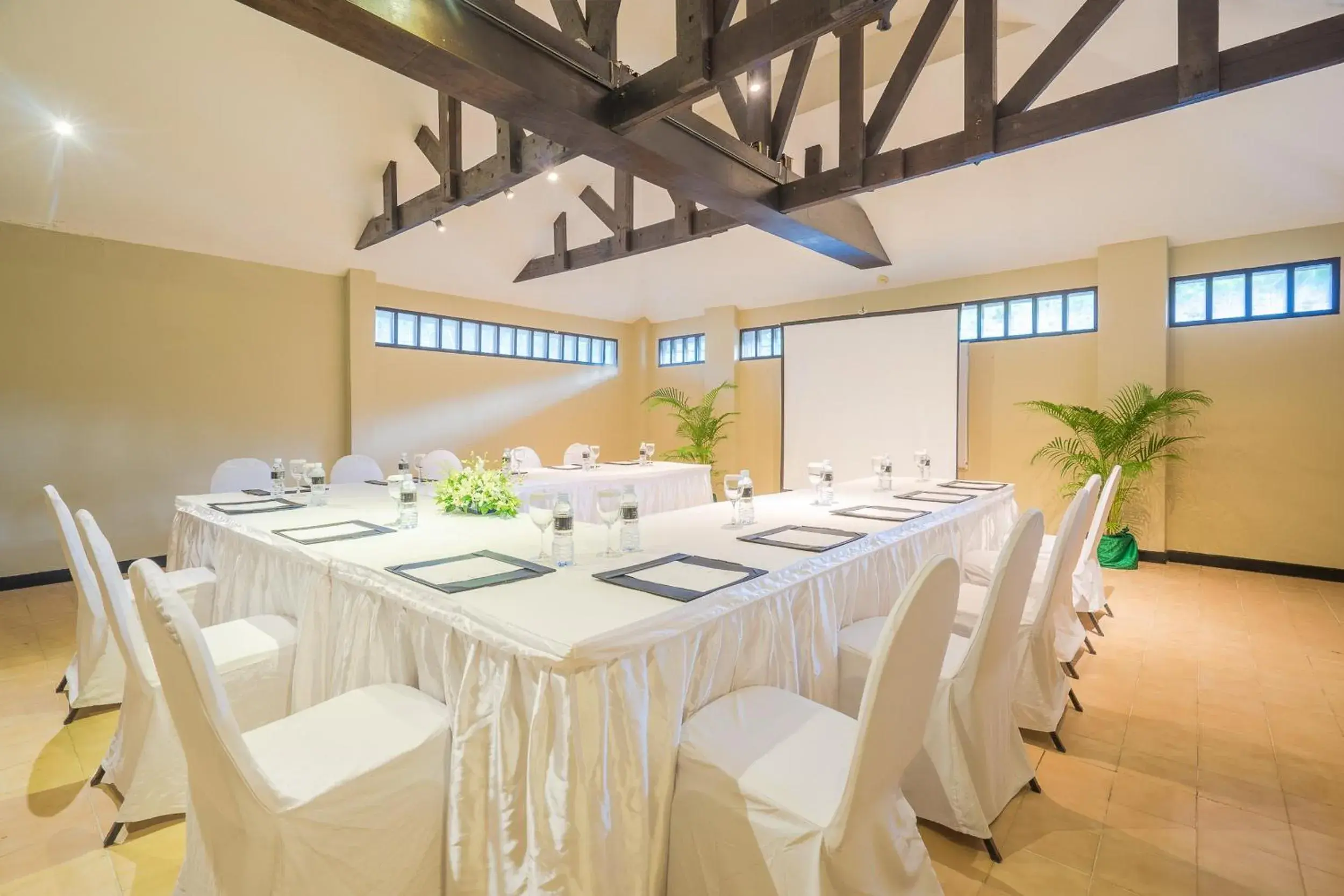 Banquet/Function facilities, Business Area/Conference Room in Impiana Beach Front Resort Chaweng Noi, Koh Samui