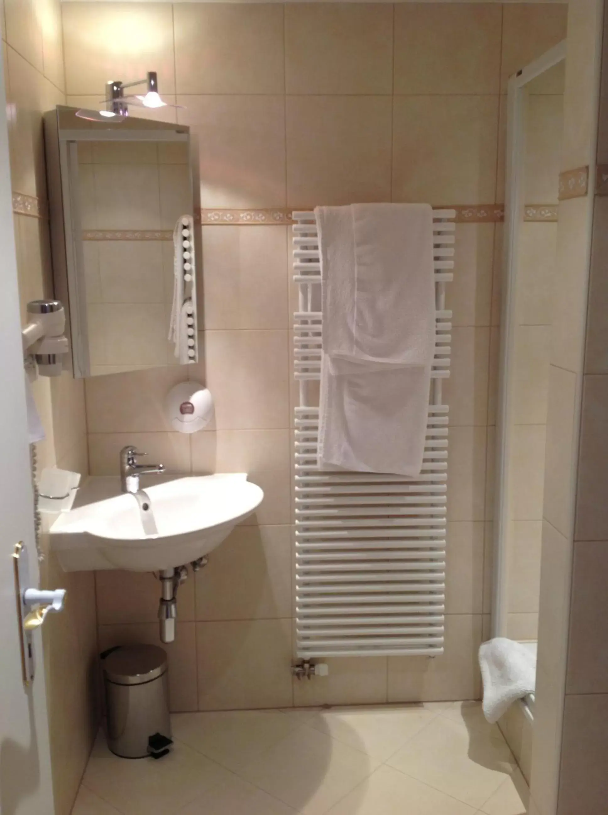 Bathroom in Auberge de Dully