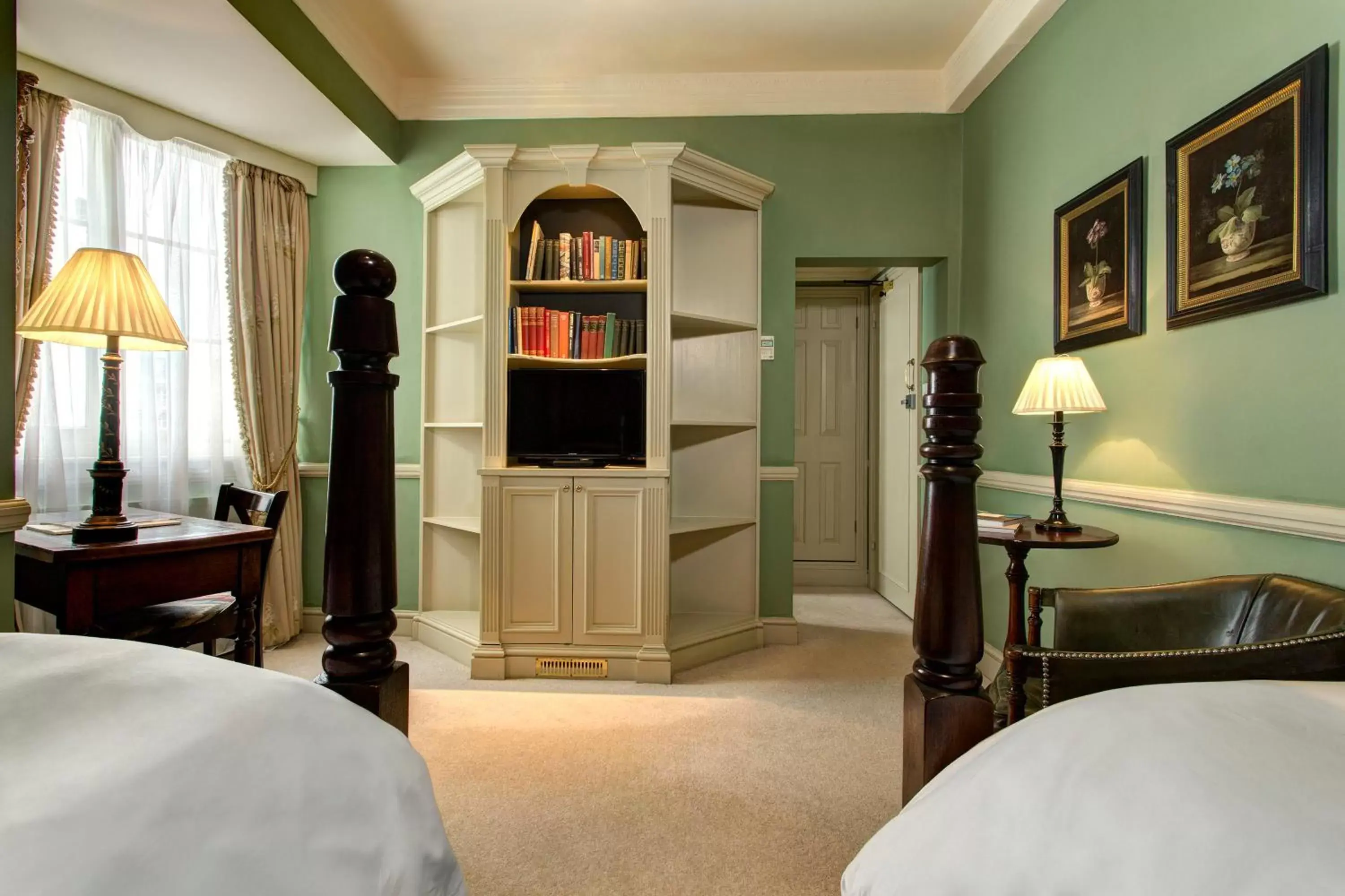 Bedroom in The Gore London - Starhotels Collezione