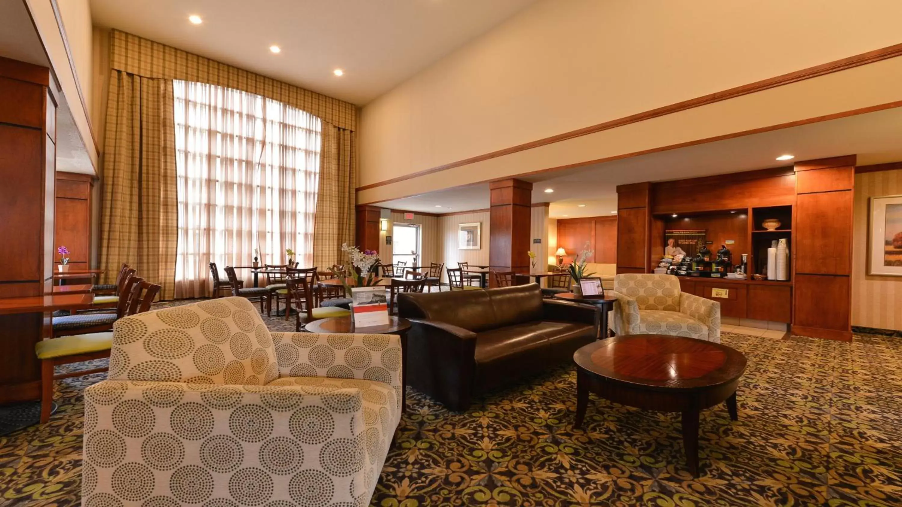 Property building, Lounge/Bar in Staybridge Suites - Calgary Airport, an IHG Hotel