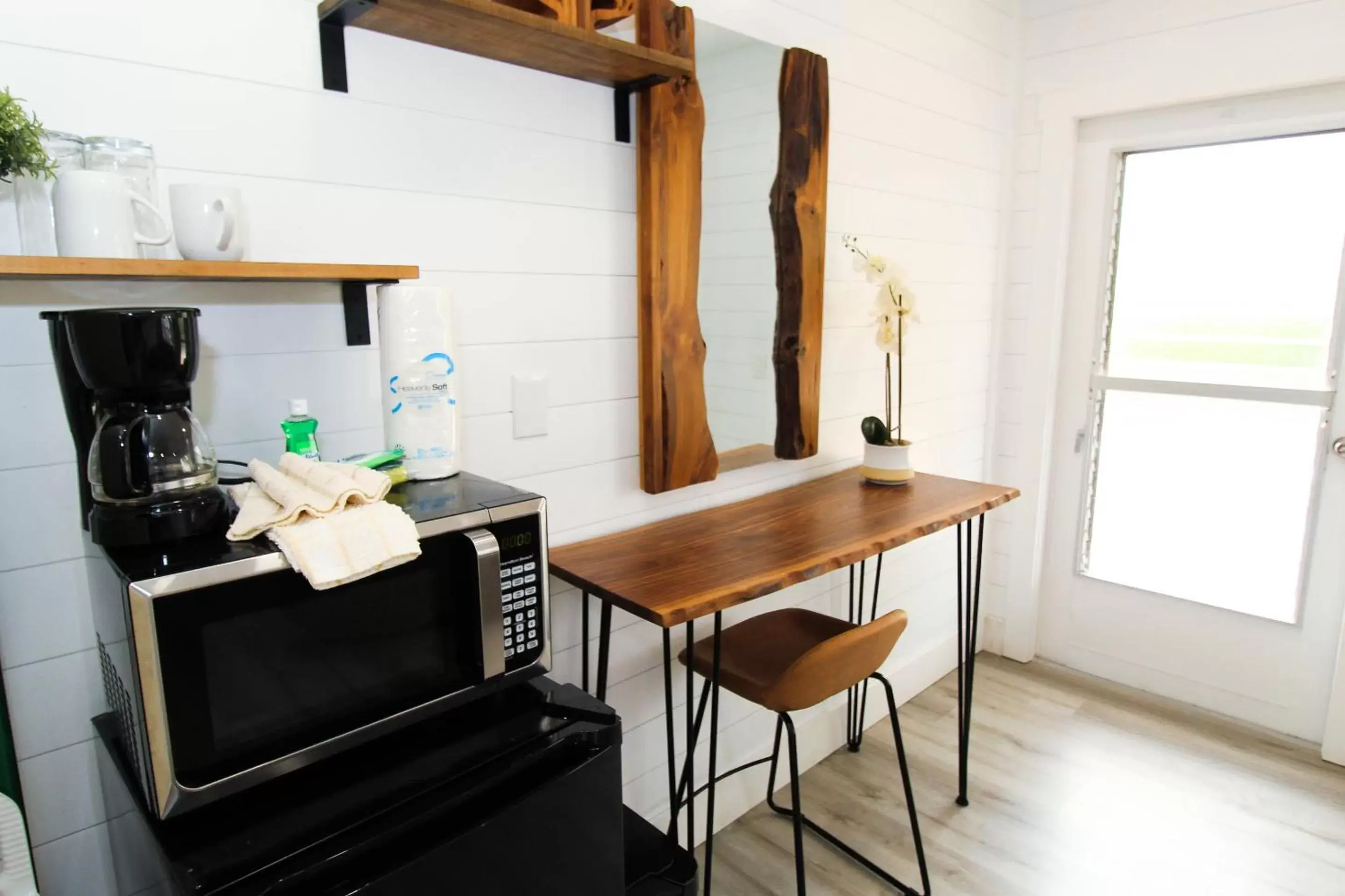 Kitchen or kitchenette, Kitchen/Kitchenette in Pelican Post at Anna Maria Island Inn