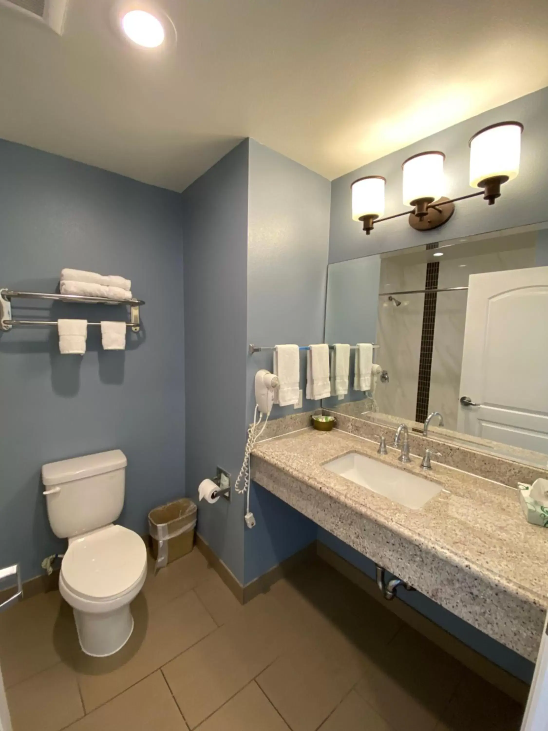 Toilet, Bathroom in Ocean Surf Inn & Suites