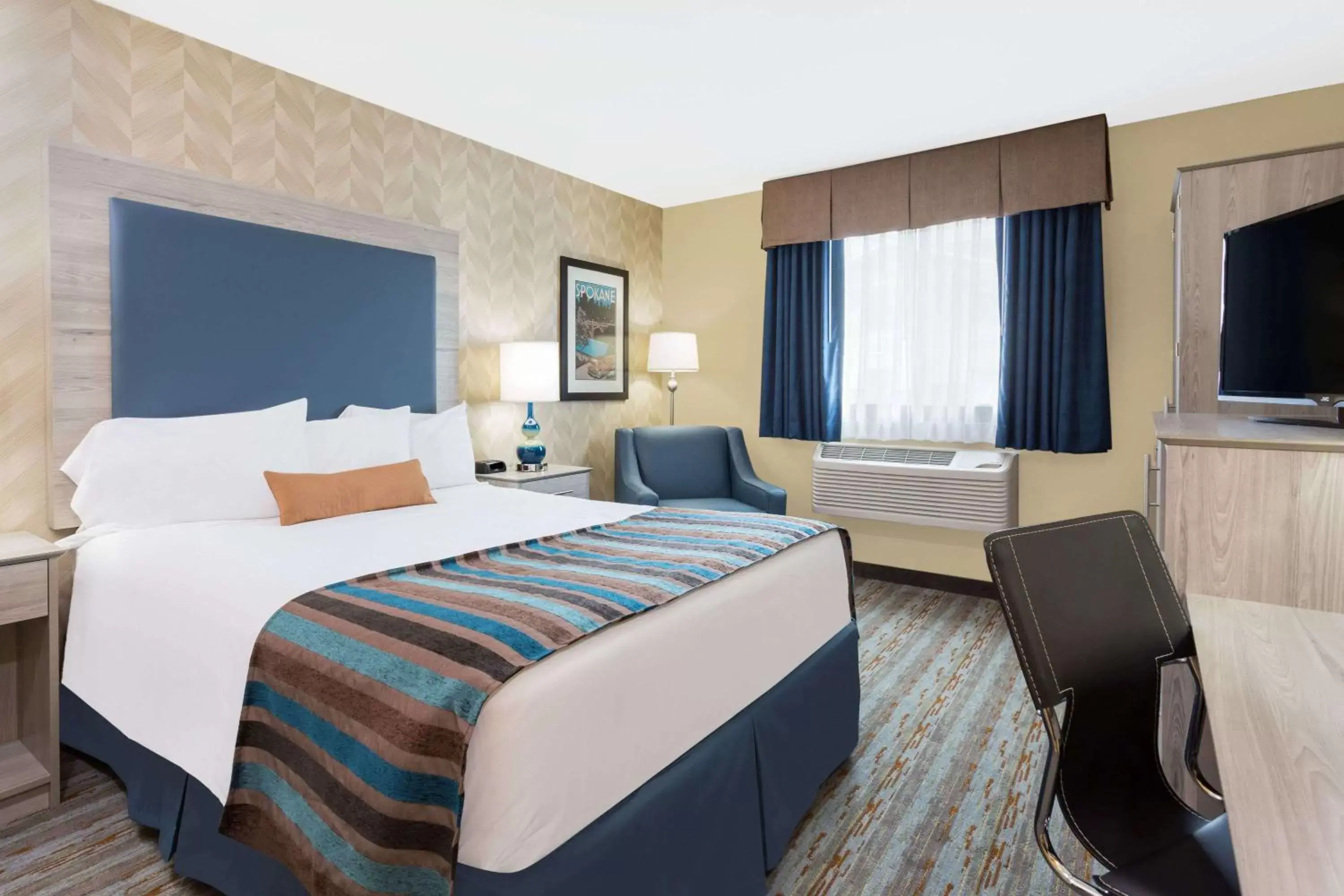 Photo of the whole room, Bed in SilverStone Inn & Suites Spokane Valley Photo of the whole room, Bed in SilverStone Inn & Suites Spokane Valley