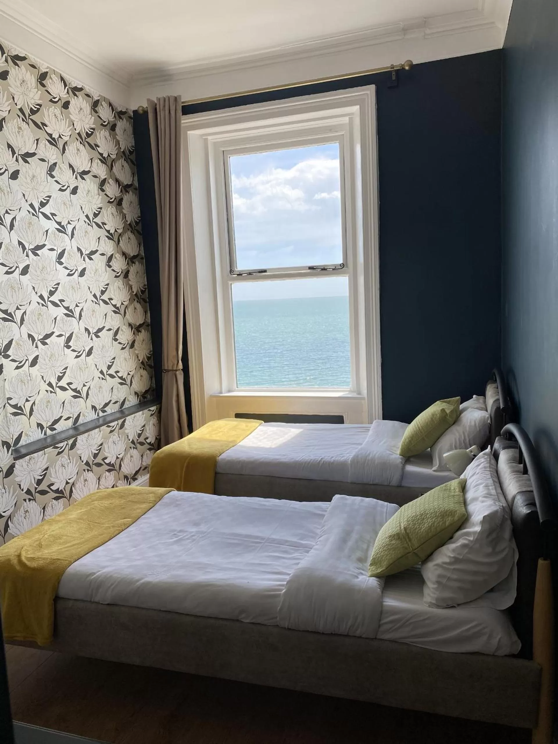 Twin Room with Private Bathroom in Astral Lodge