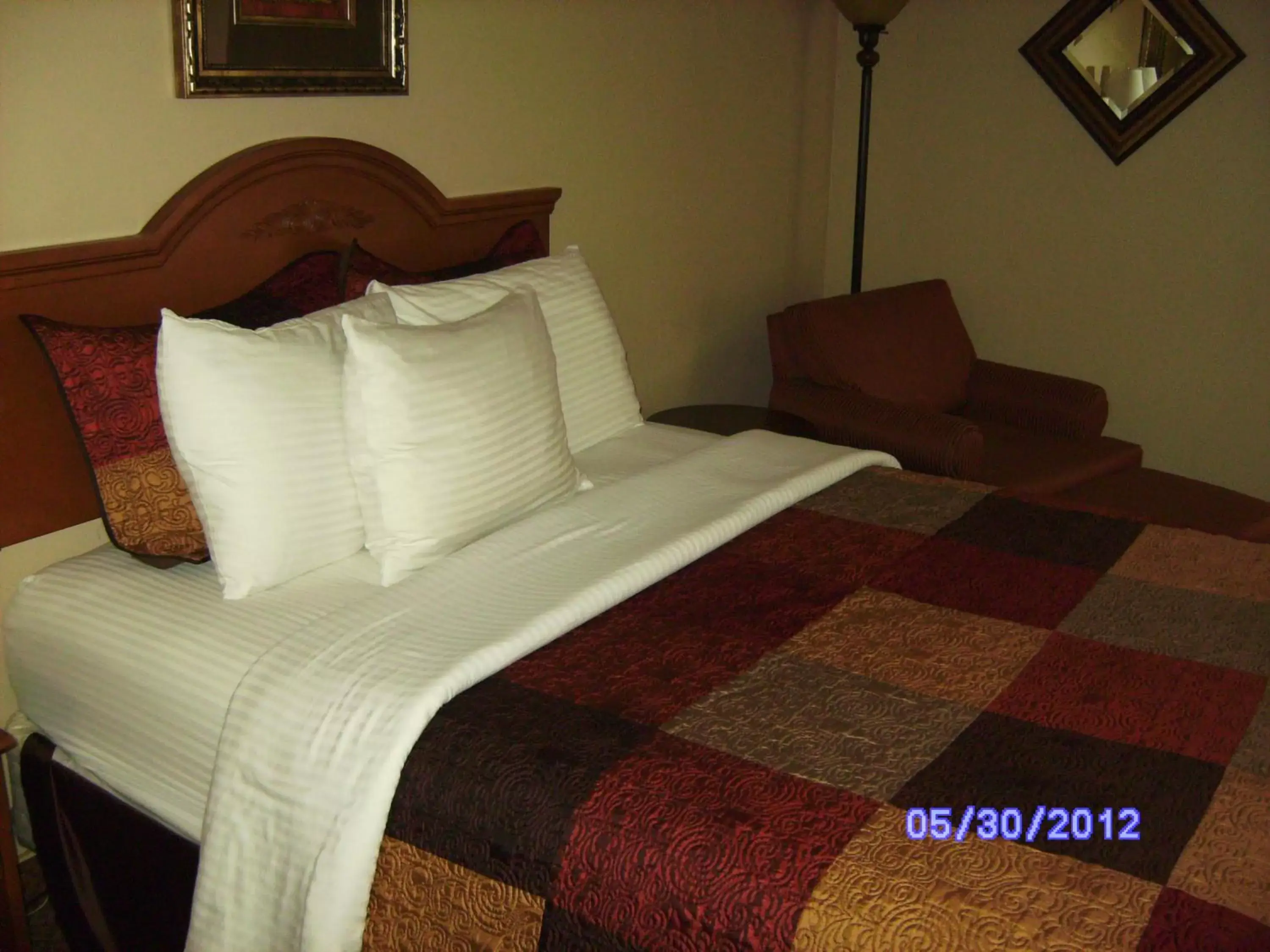 Bed in All American Inn & Suites Branson