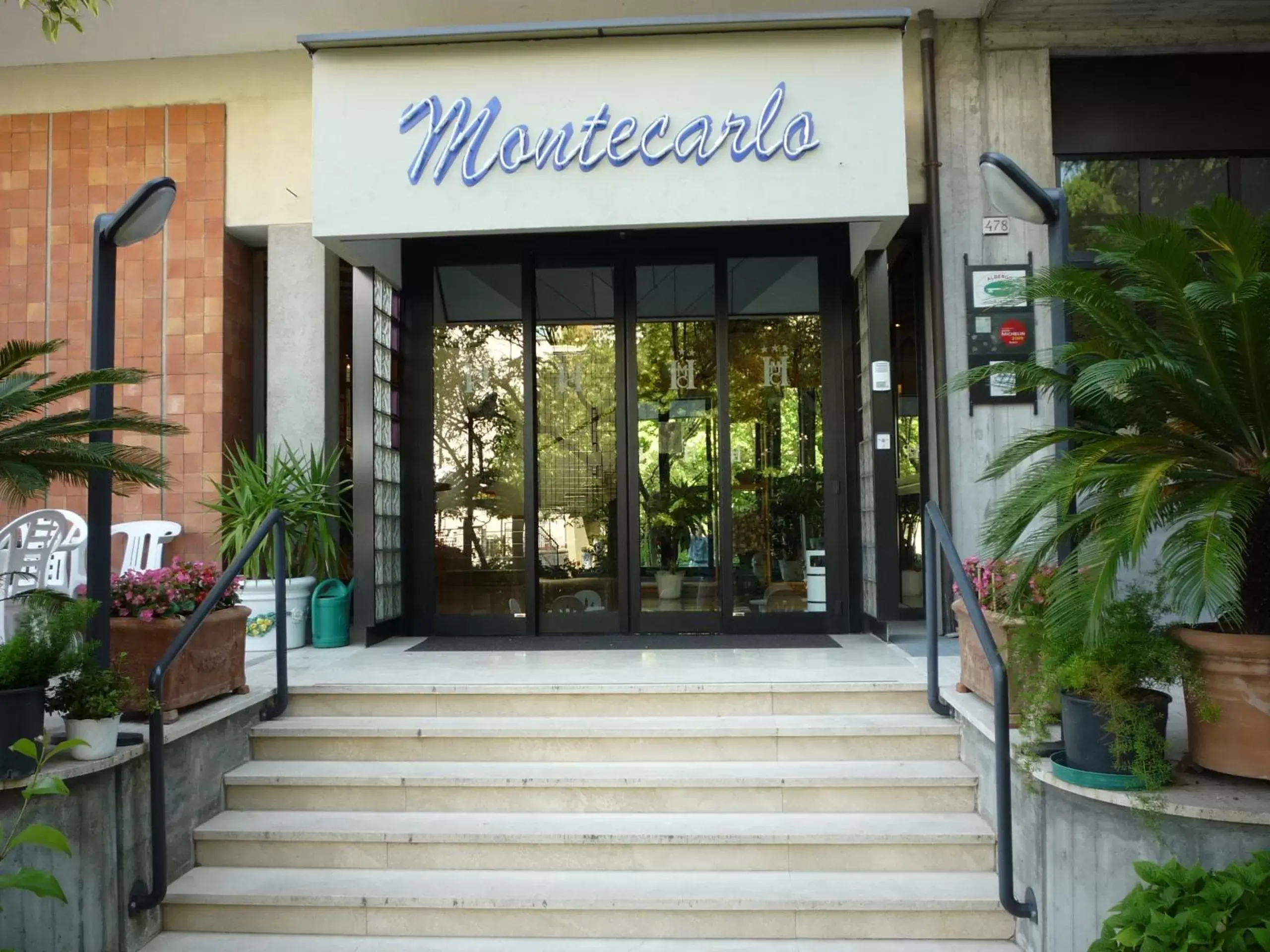 Facade/entrance in Hotel Montecarlo