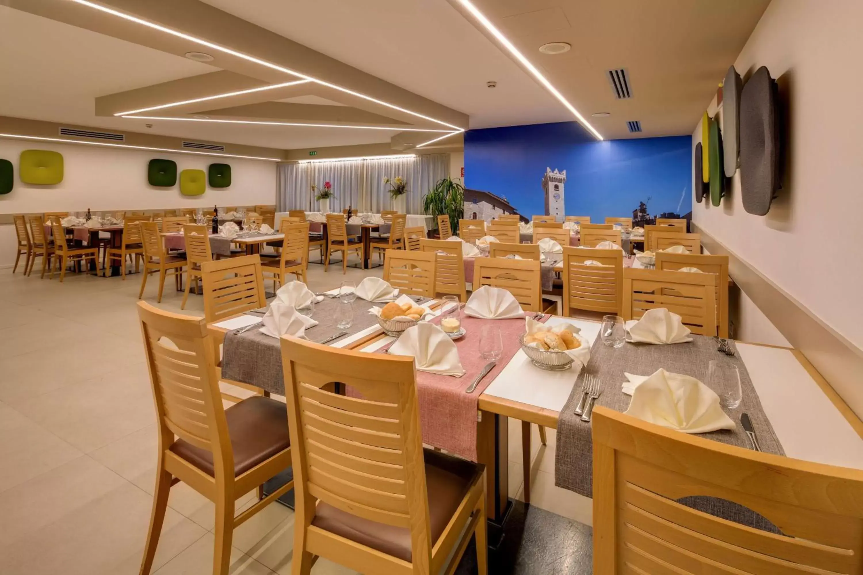 Restaurant/Places to Eat in Best Western Hotel Adige