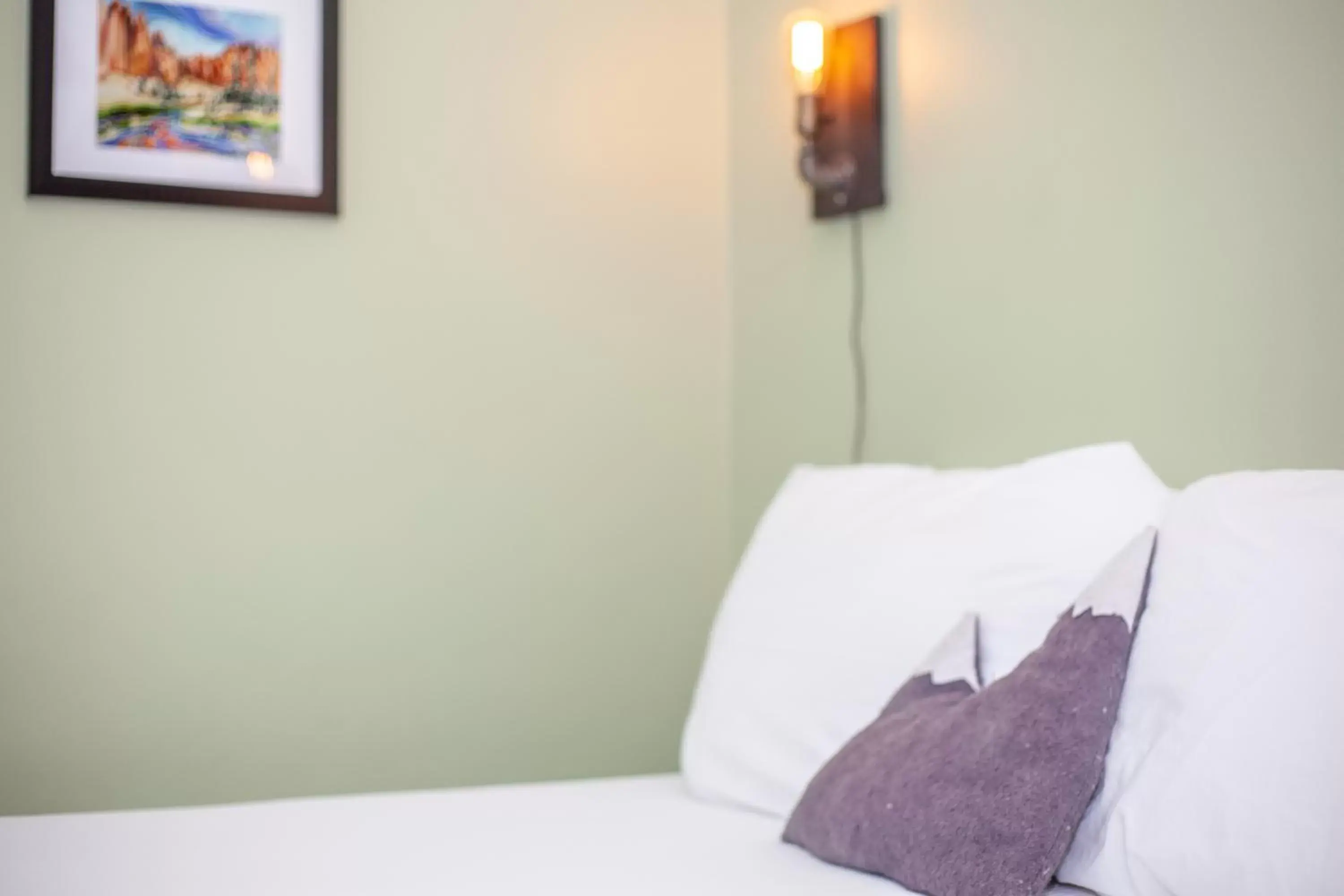 Bed in Crooked River Ranch Cabins Bed in Crooked River Ranch Cabins