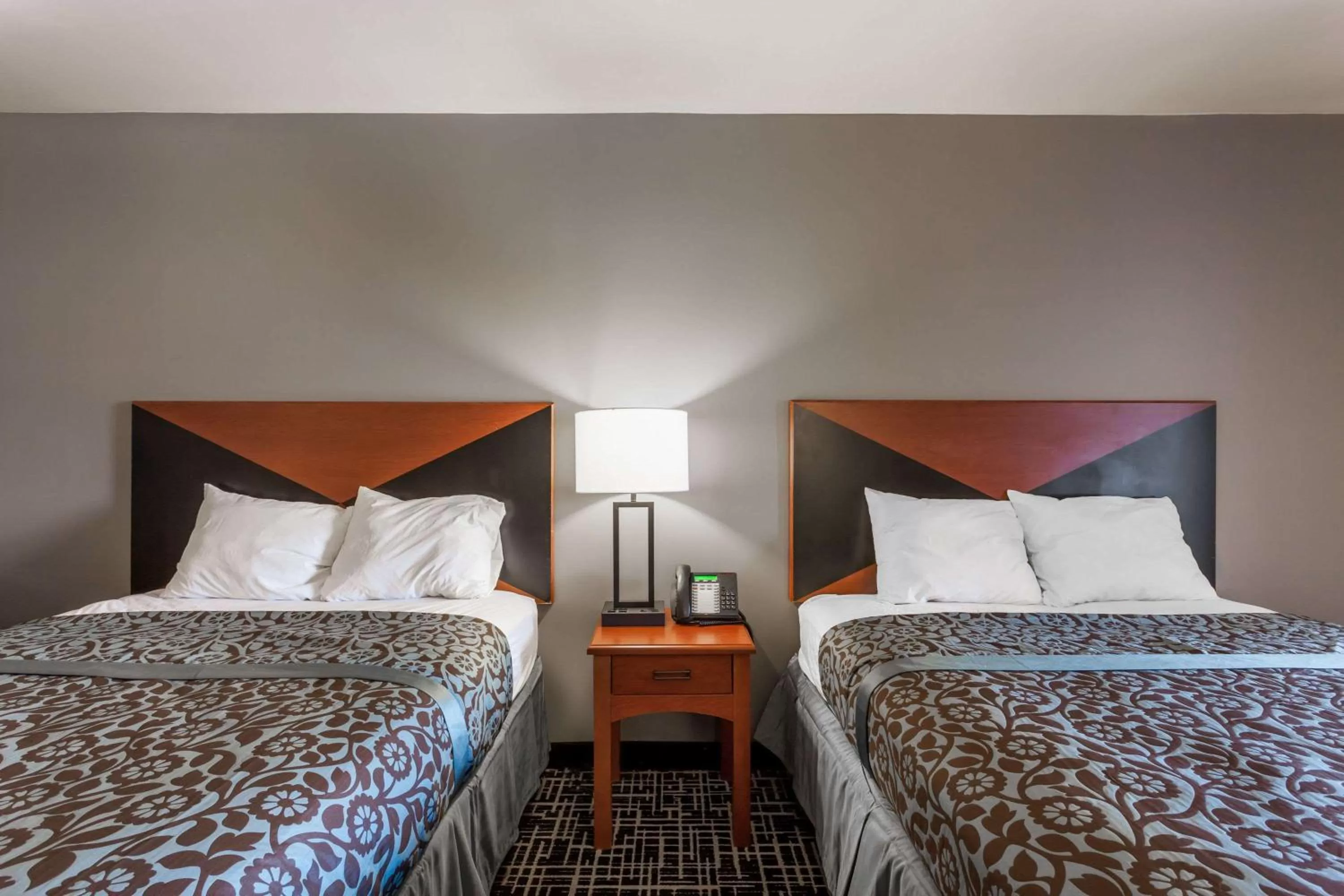 Photo of the whole room, Bed in Days Inn & Suites by Wyndham Lancaster Amish Country