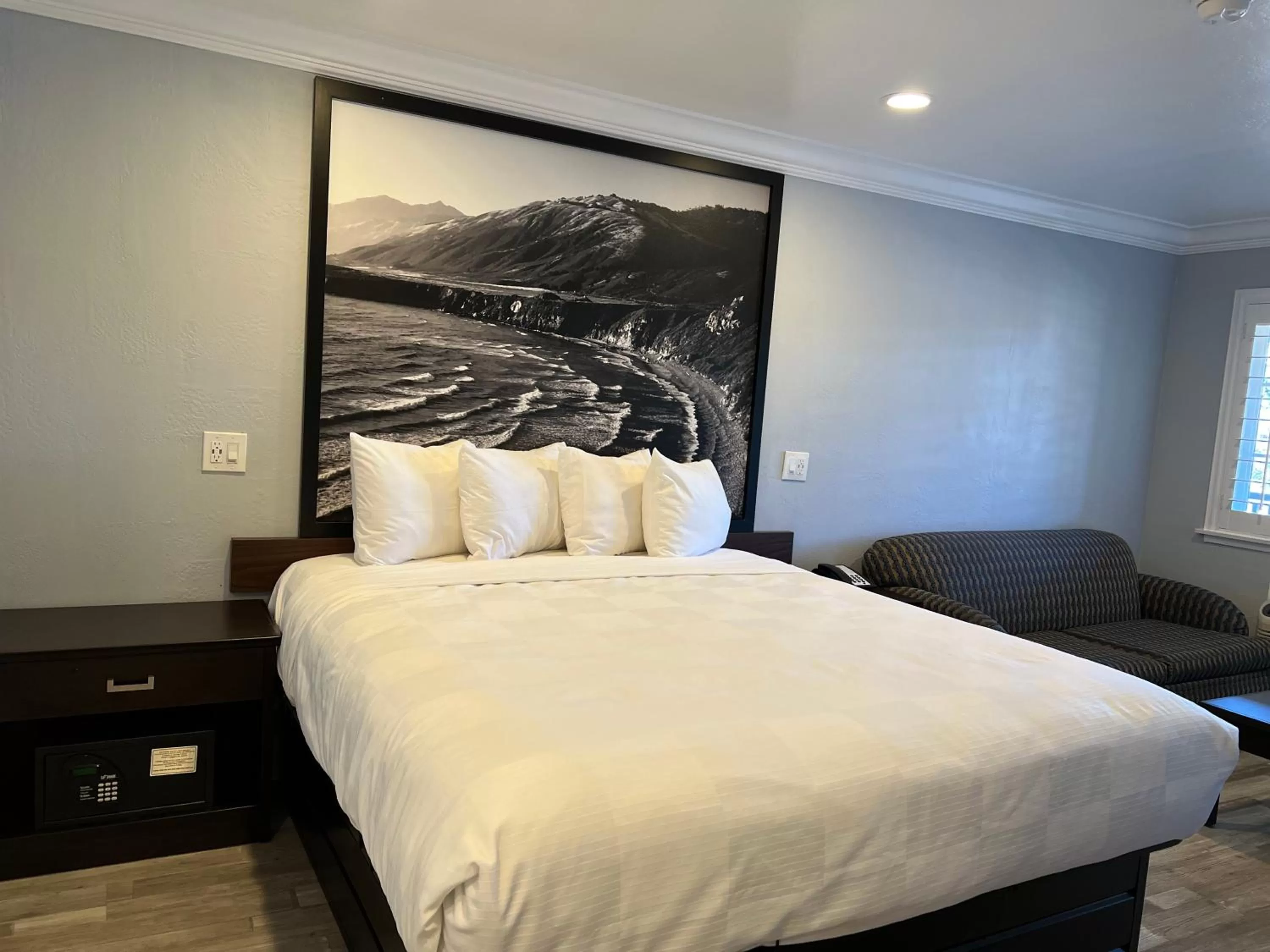 Bed in Aura Inn Monterey