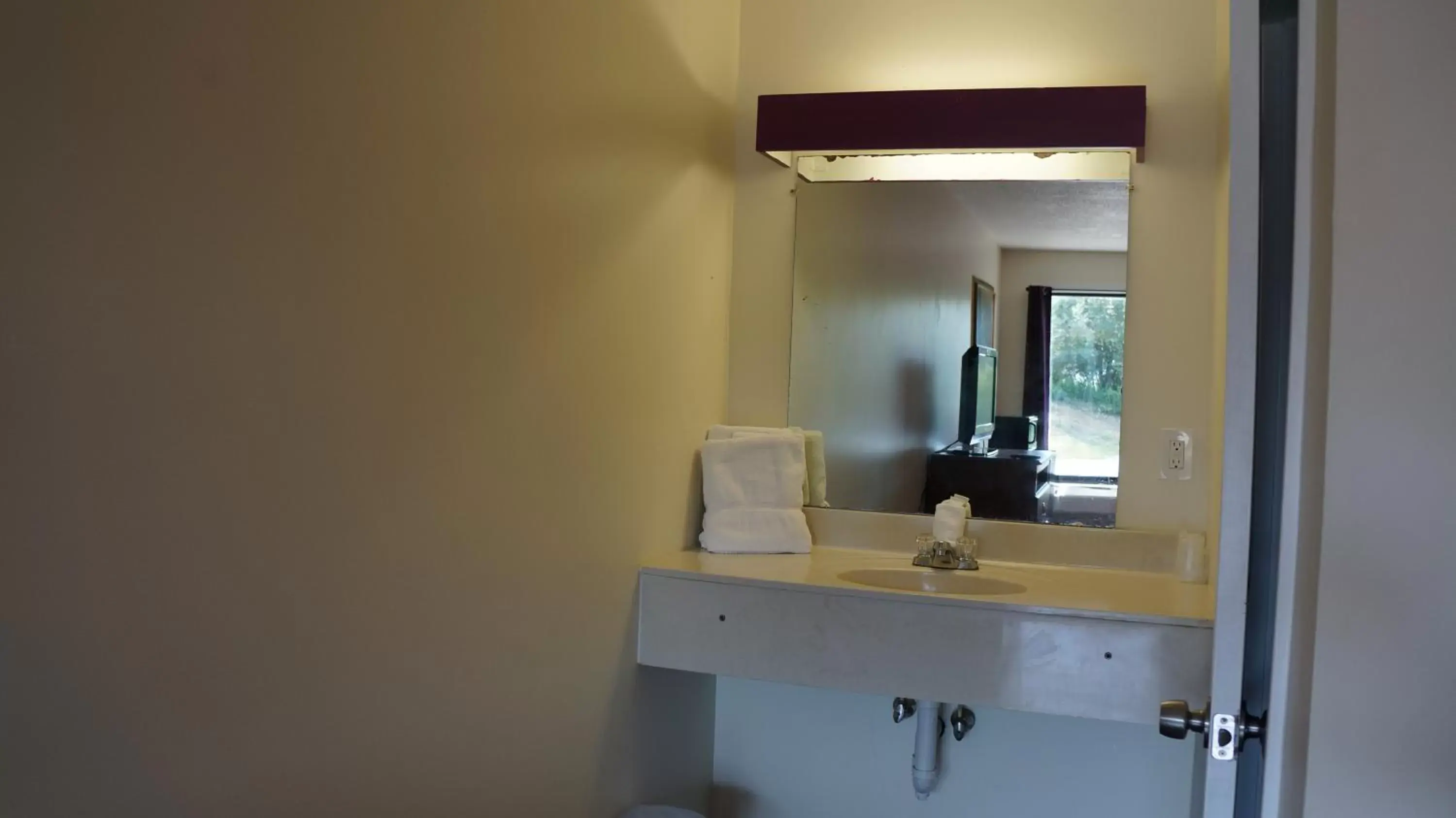 Bathroom in Classic Motor Lodge Providence - West Greenwich