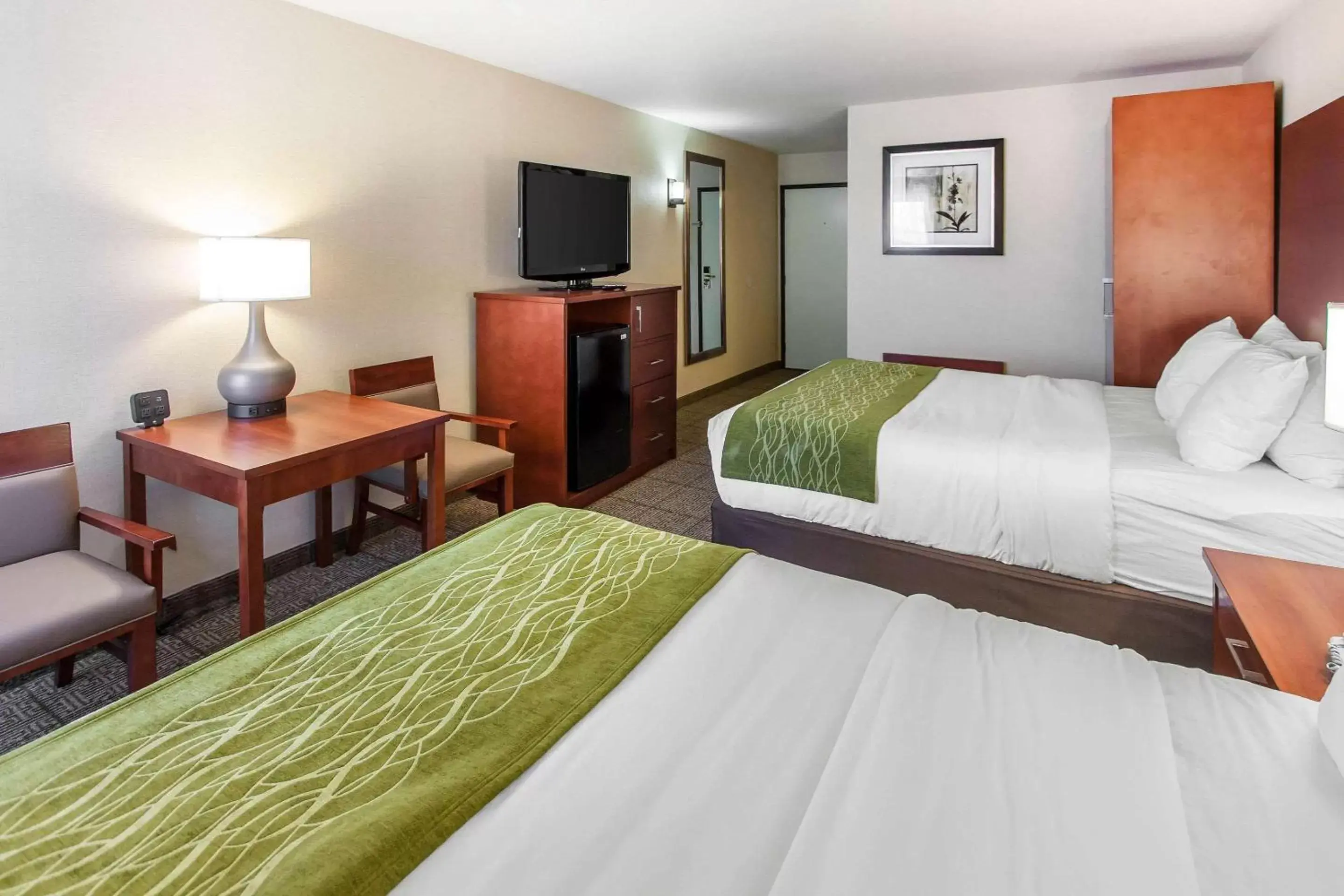 Photo of the whole room, Bed in Comfort Inn & Suites Near Fallon Naval Air Station