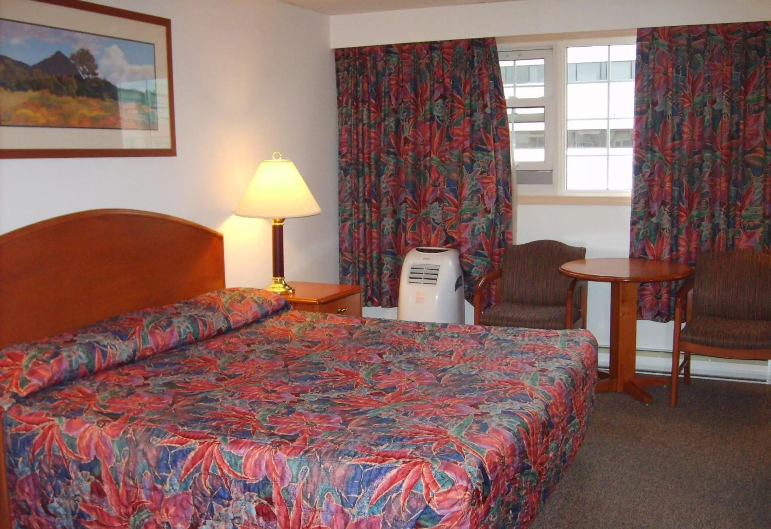 Bedroom, Bed in Town and Mountain Hotel