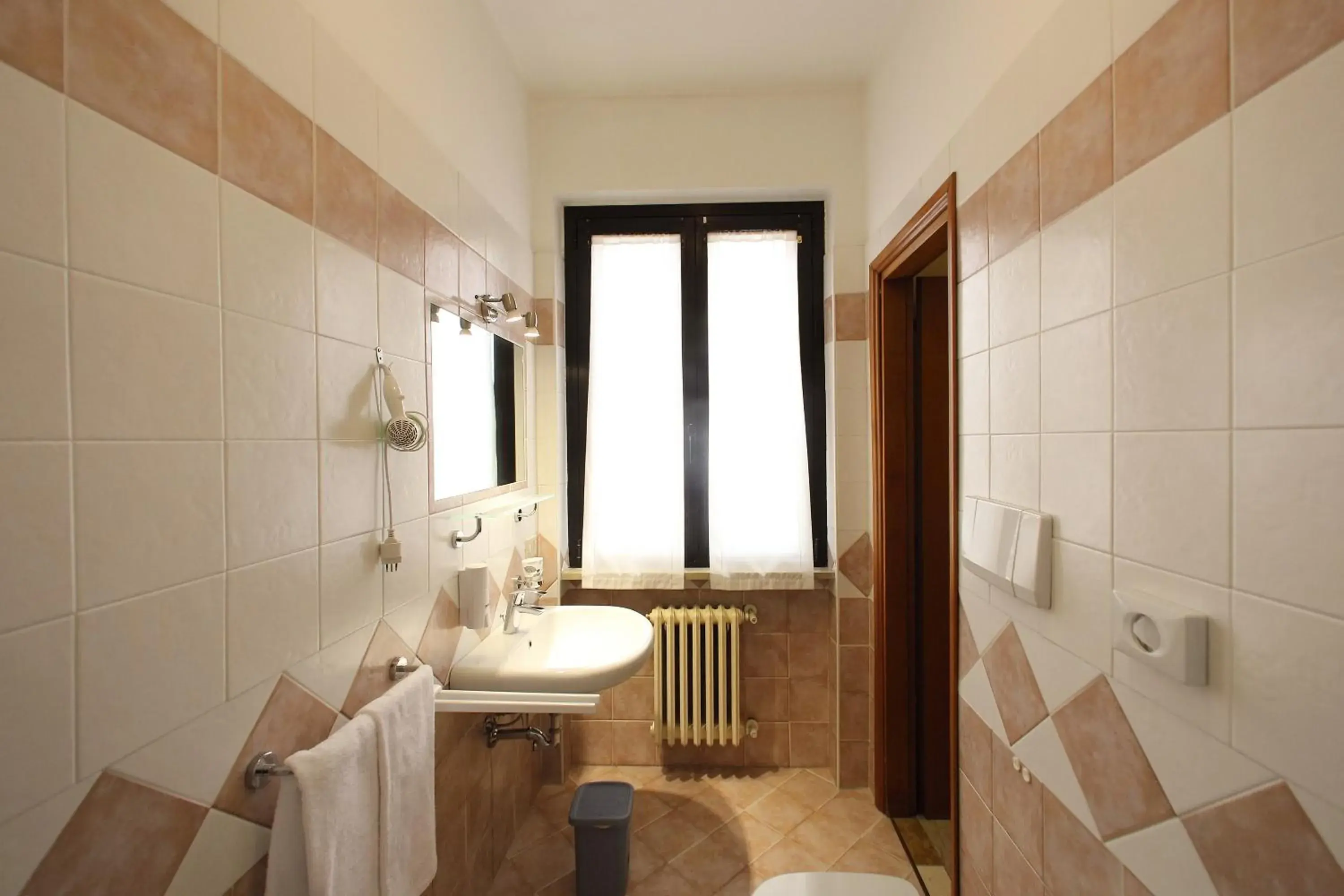 Bathroom in Hotel Primavera