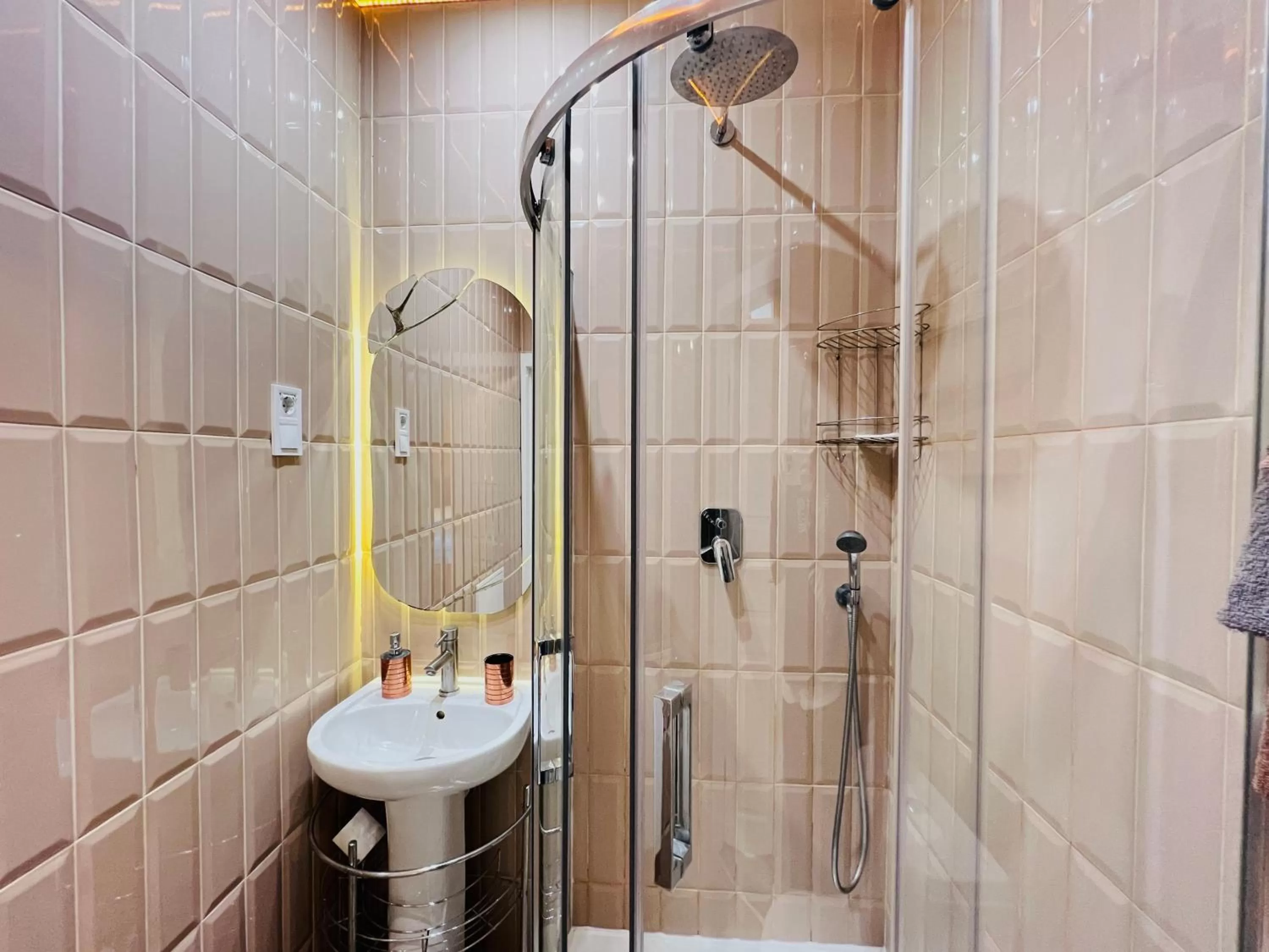 Shower in Kyiv Panorama Apartments near Gulliver