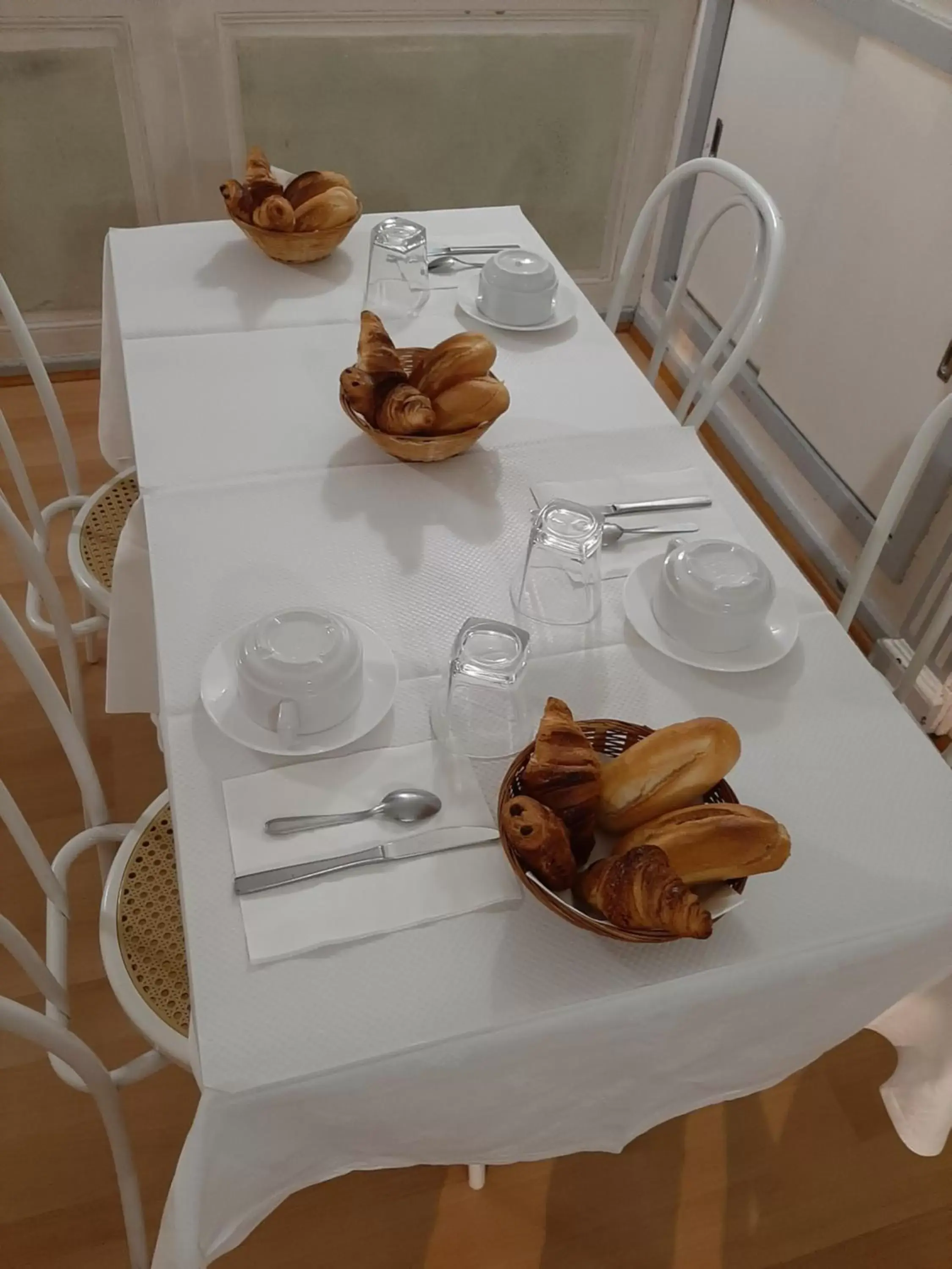 Breakfast, Dining Area in Hôtel Les Beaux Arts- Limoges Hypercentre