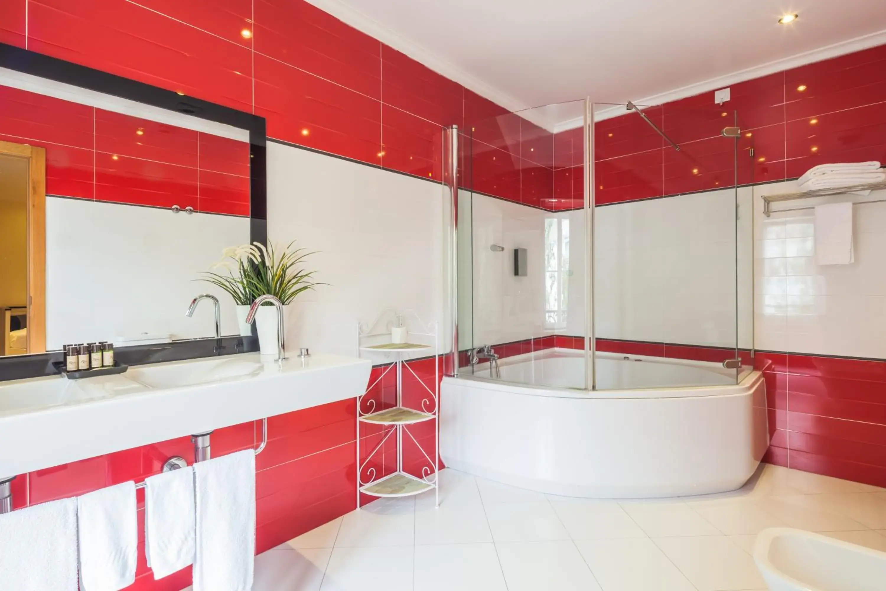 Hot Tub, Bathroom in Vila Nova Guesthouse