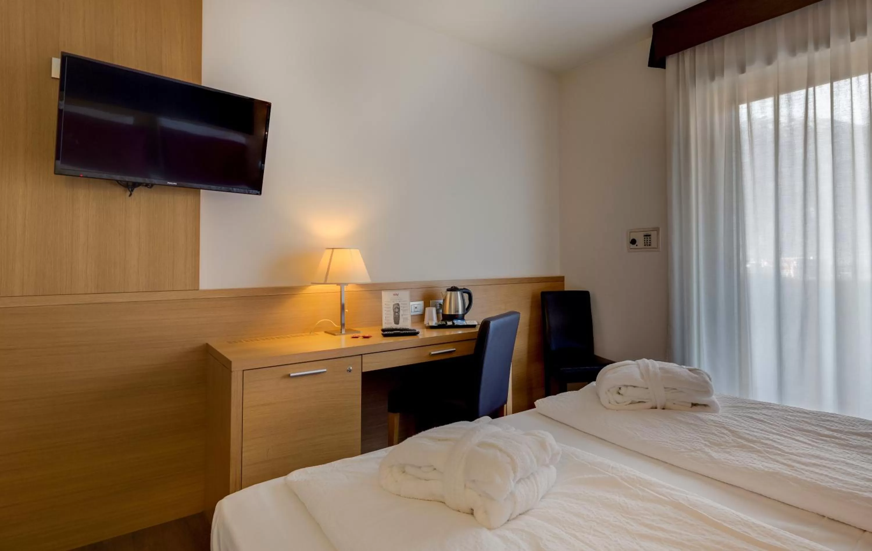 Coffee/tea facilities, Bed in Best Western Hotel Adige
