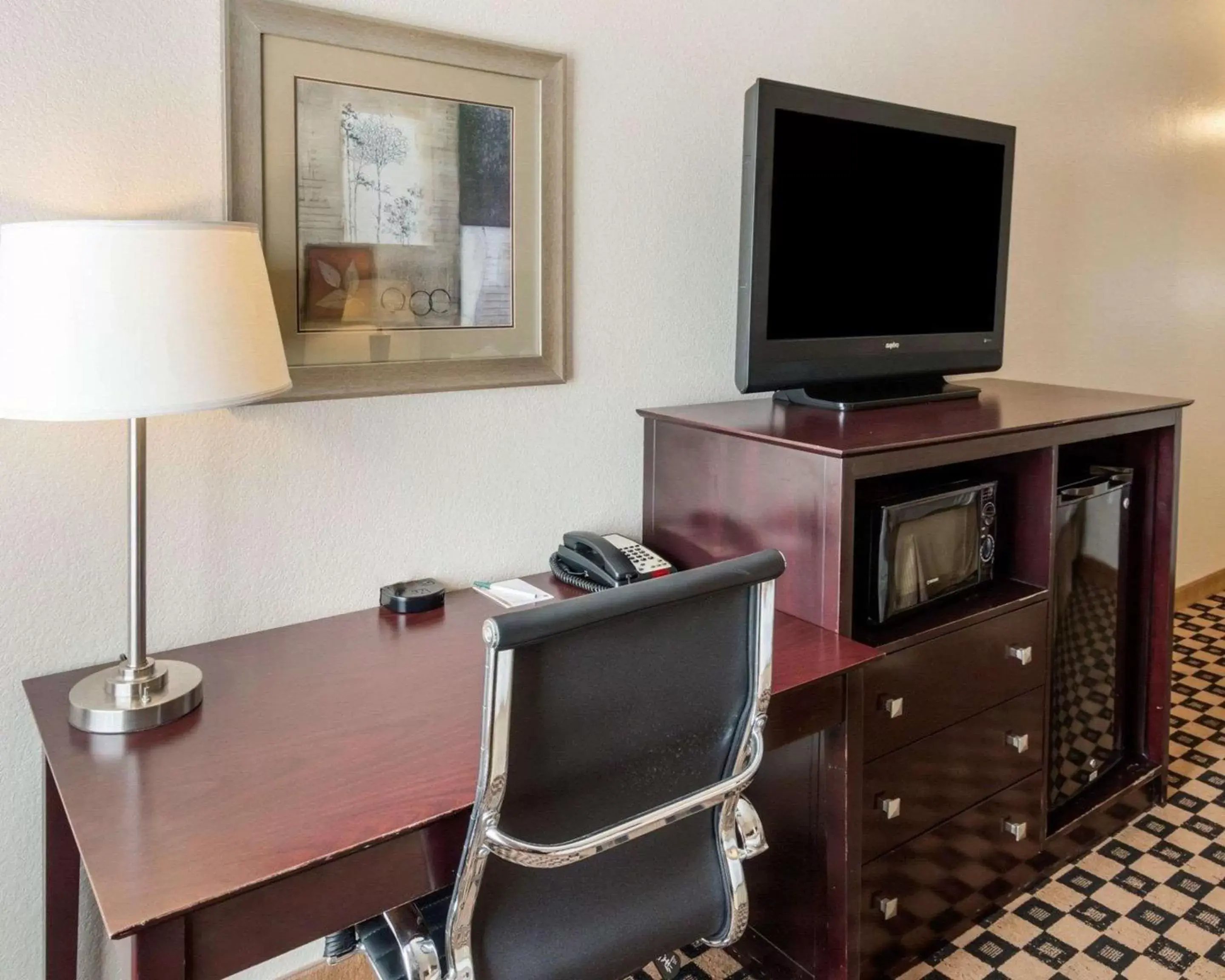 TV and multimedia, TV/Entertainment Center in Quality Inn and Suites Groesbeck