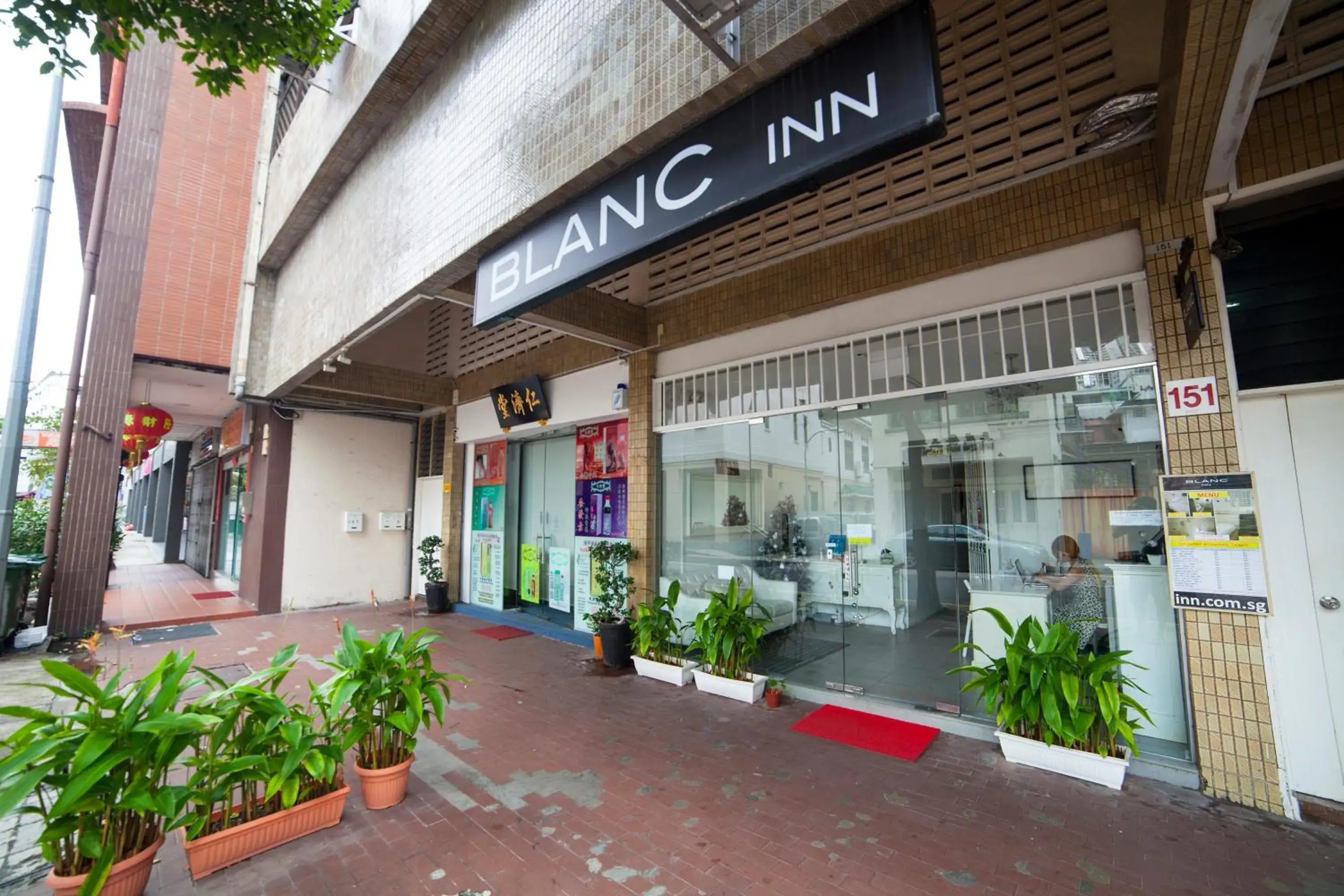 Facade/entrance in Blanc Inn Facade/entrance in Blanc Inn