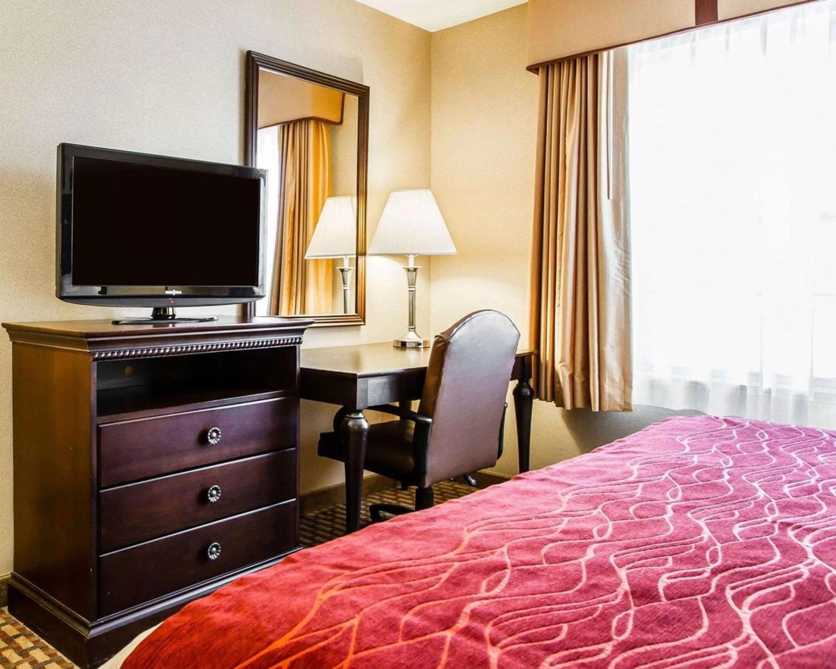 Photo of the whole room, Bed in Comfort Inn & Suites Scarborough-Portland